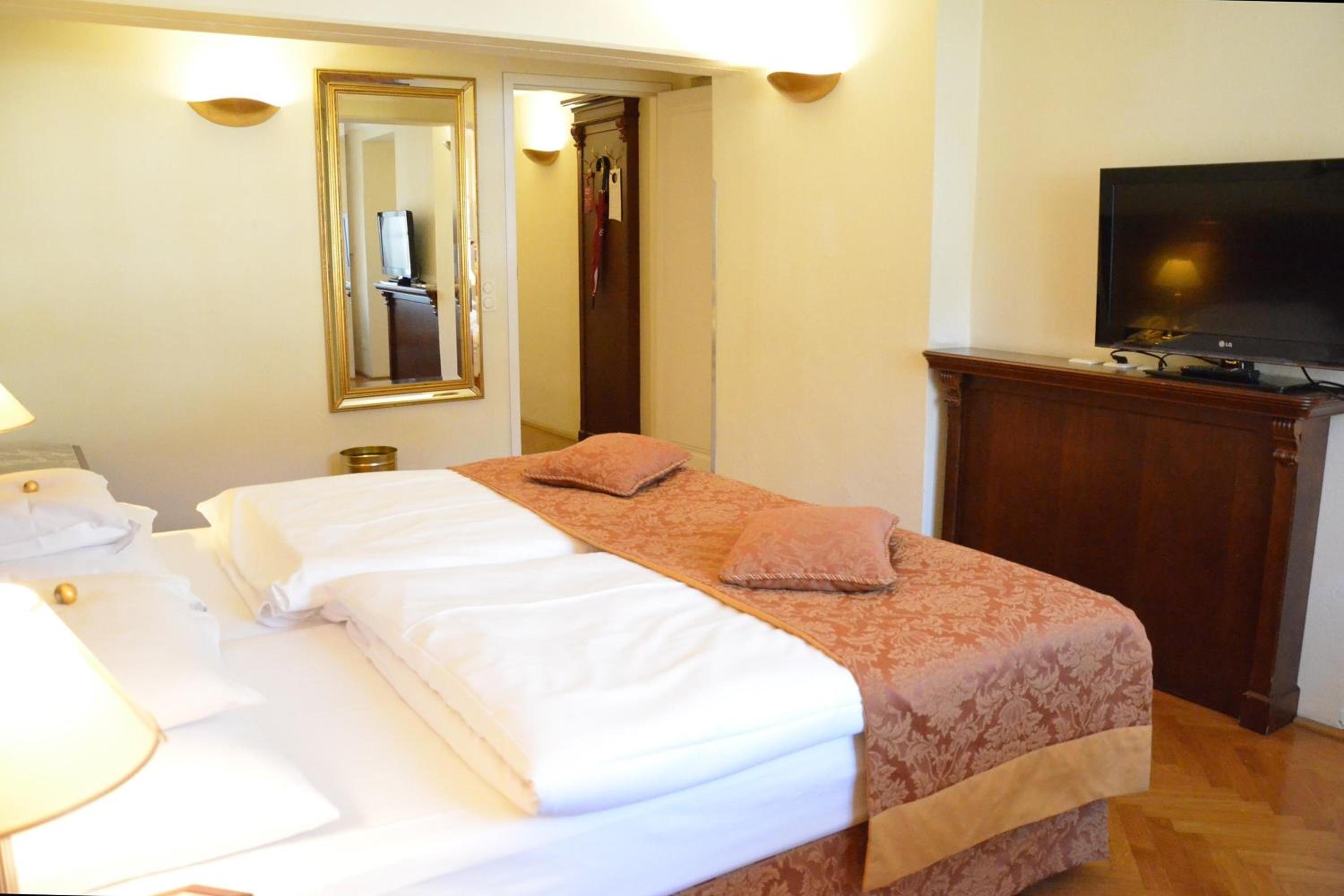 Standard Double Room - Photo 14