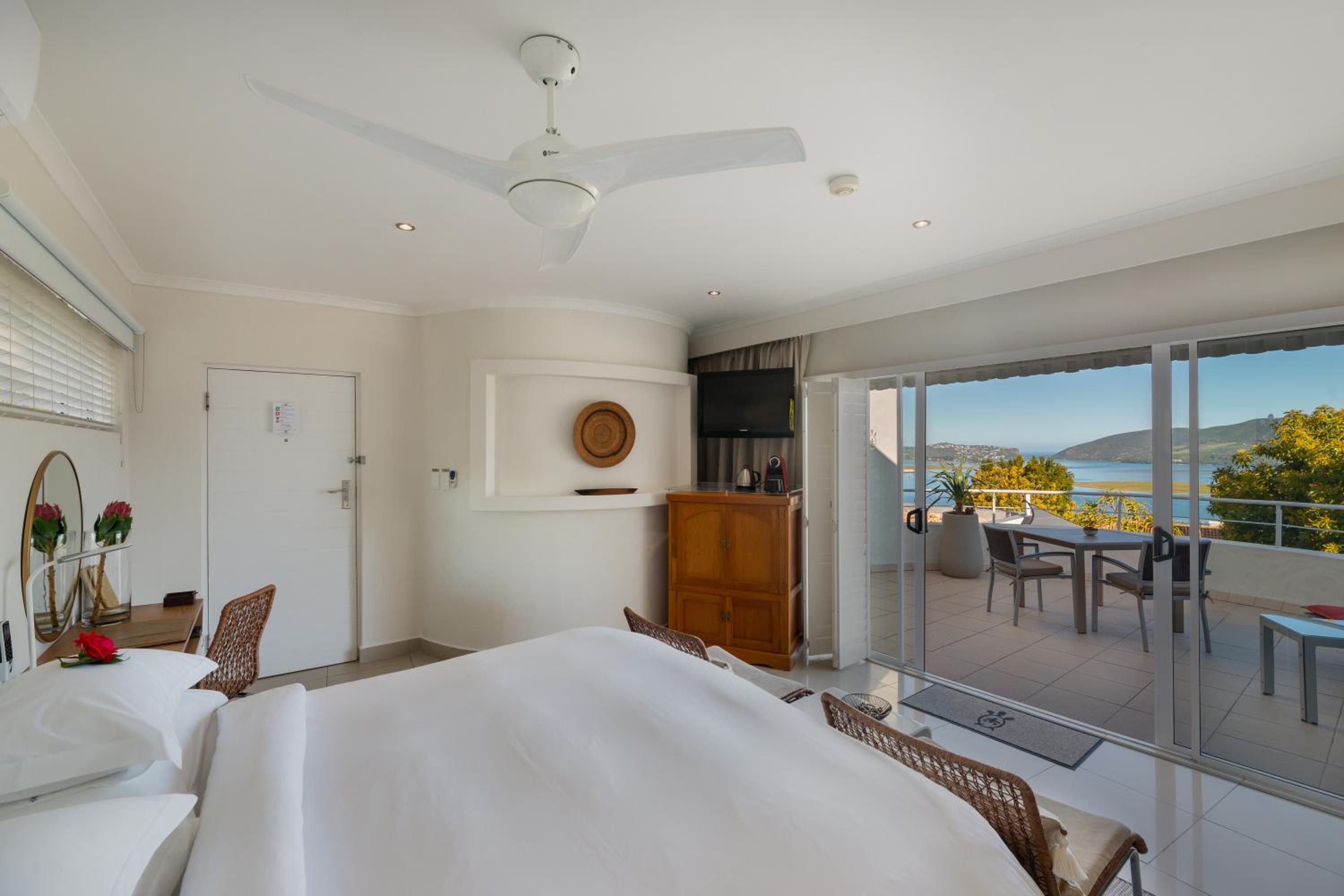 Deluxe Double Room with Balcony and Sea View