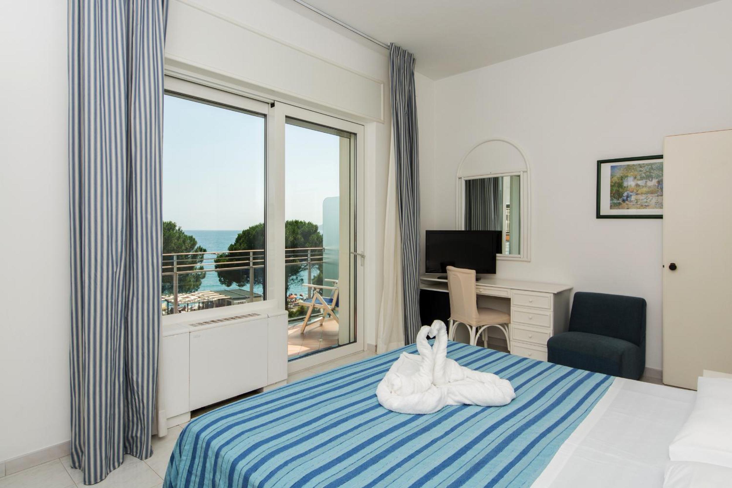 Family Room with Balcony and Sea View