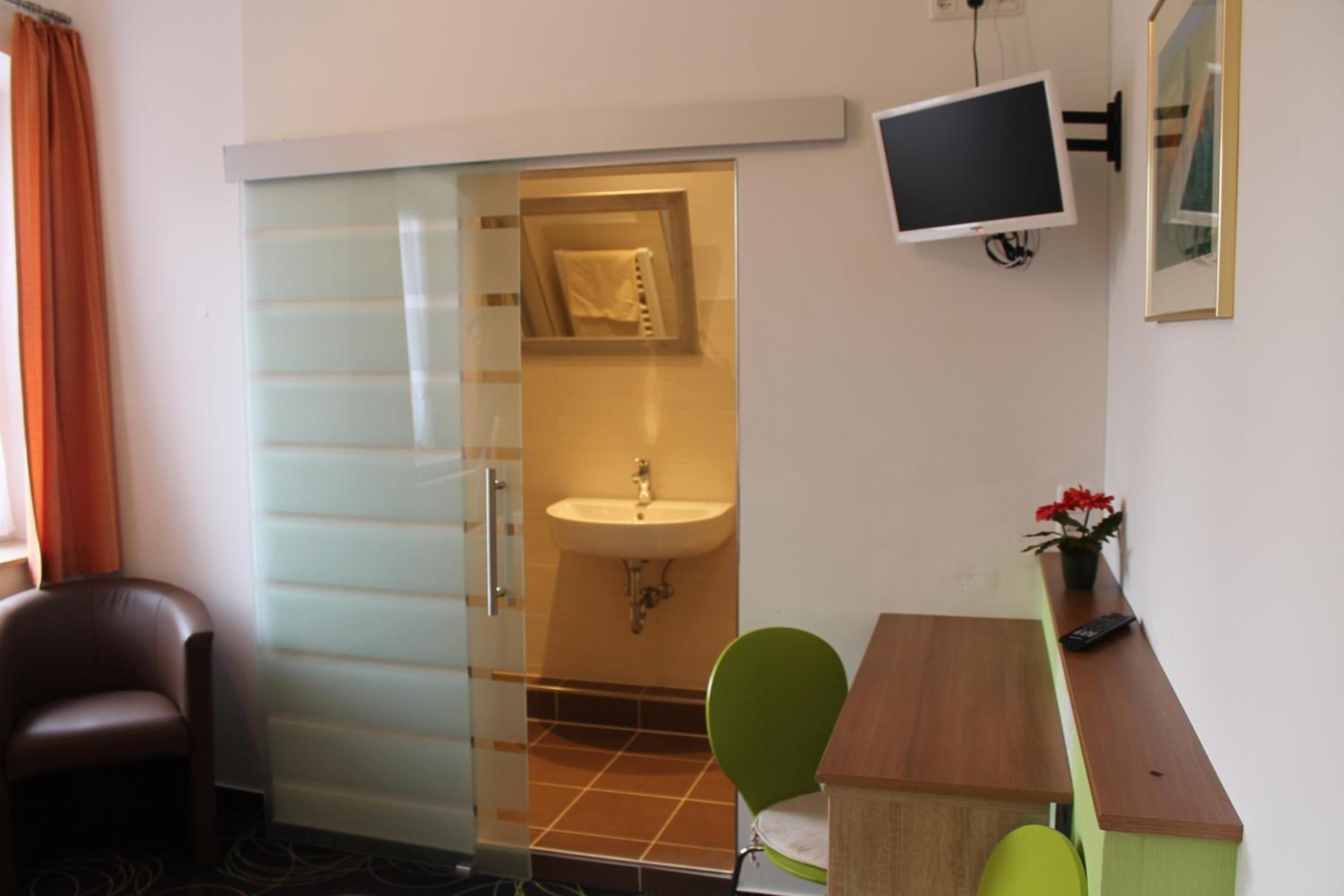 Classic Double Room - Photo 22