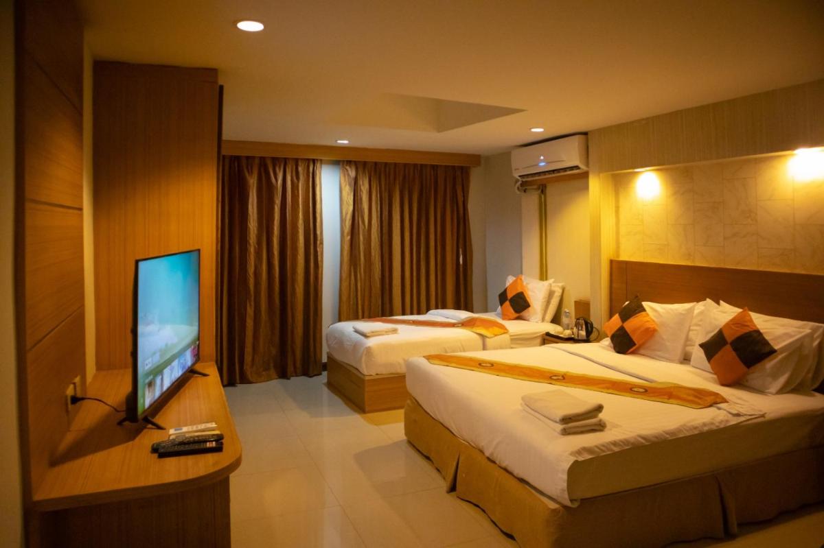Triple Room with City View - Photo 7