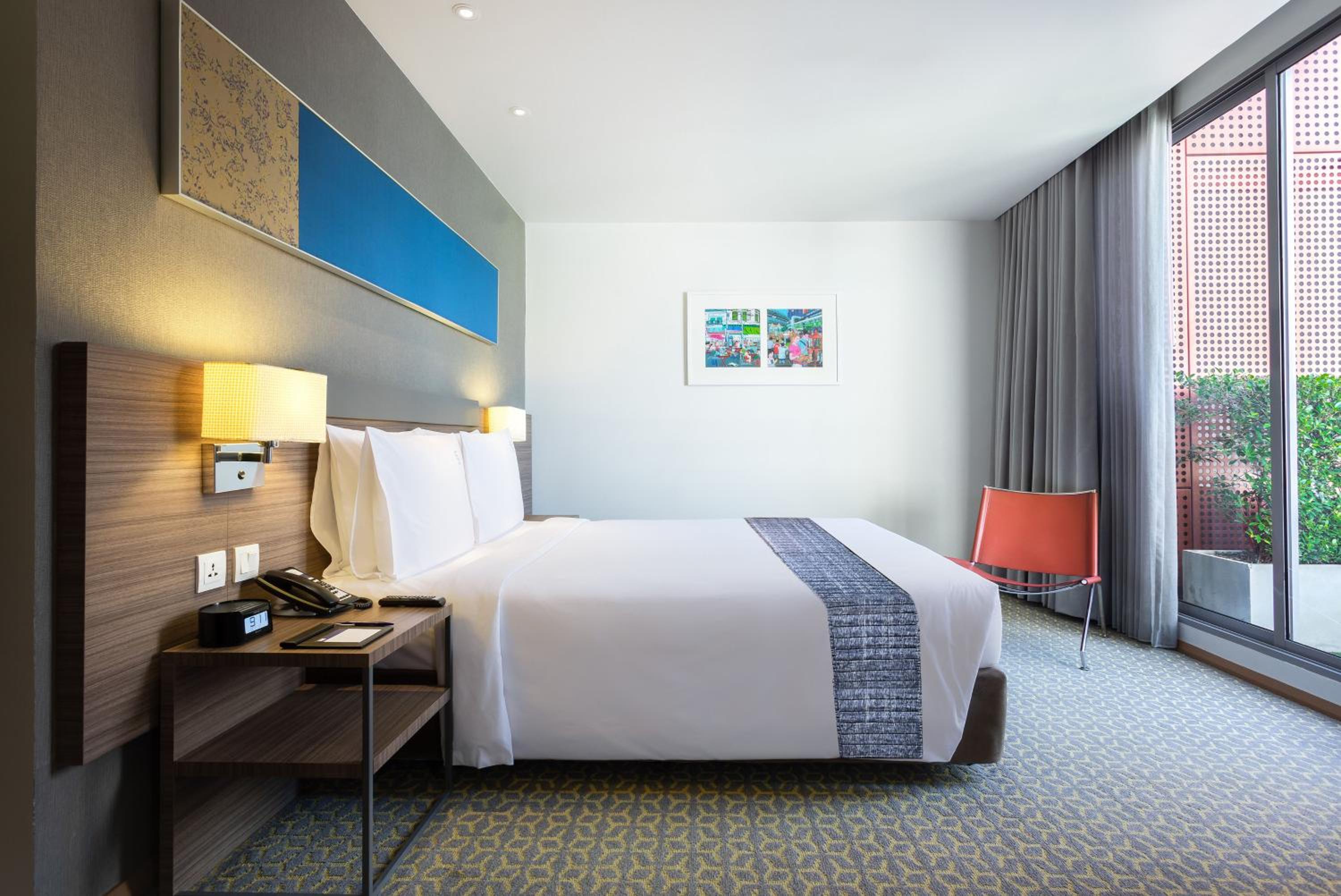 Standard Queen Room with Extra Floor Space - Free Breakfast photo 3