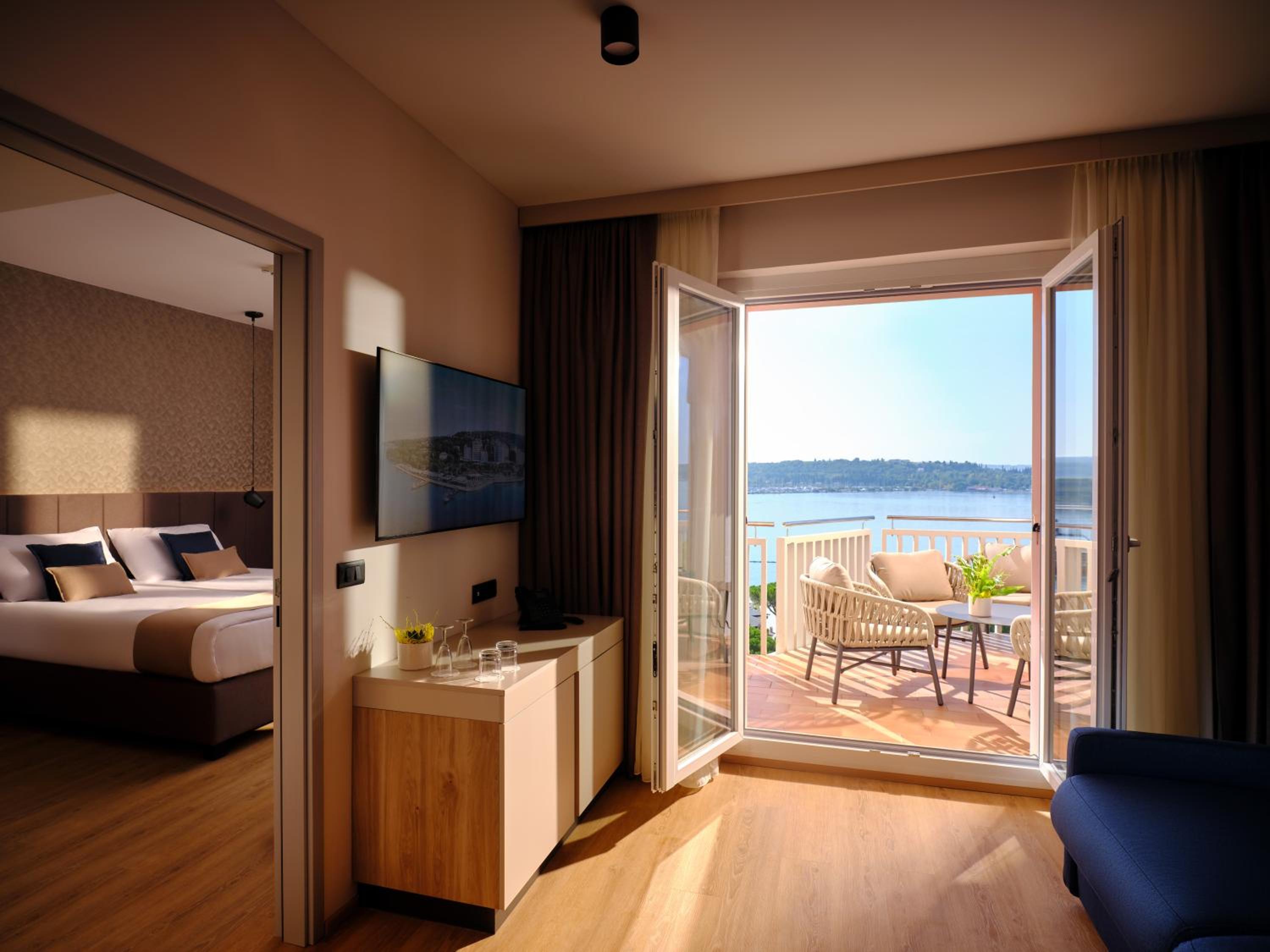 Junior Suite with Sea View and Balcony