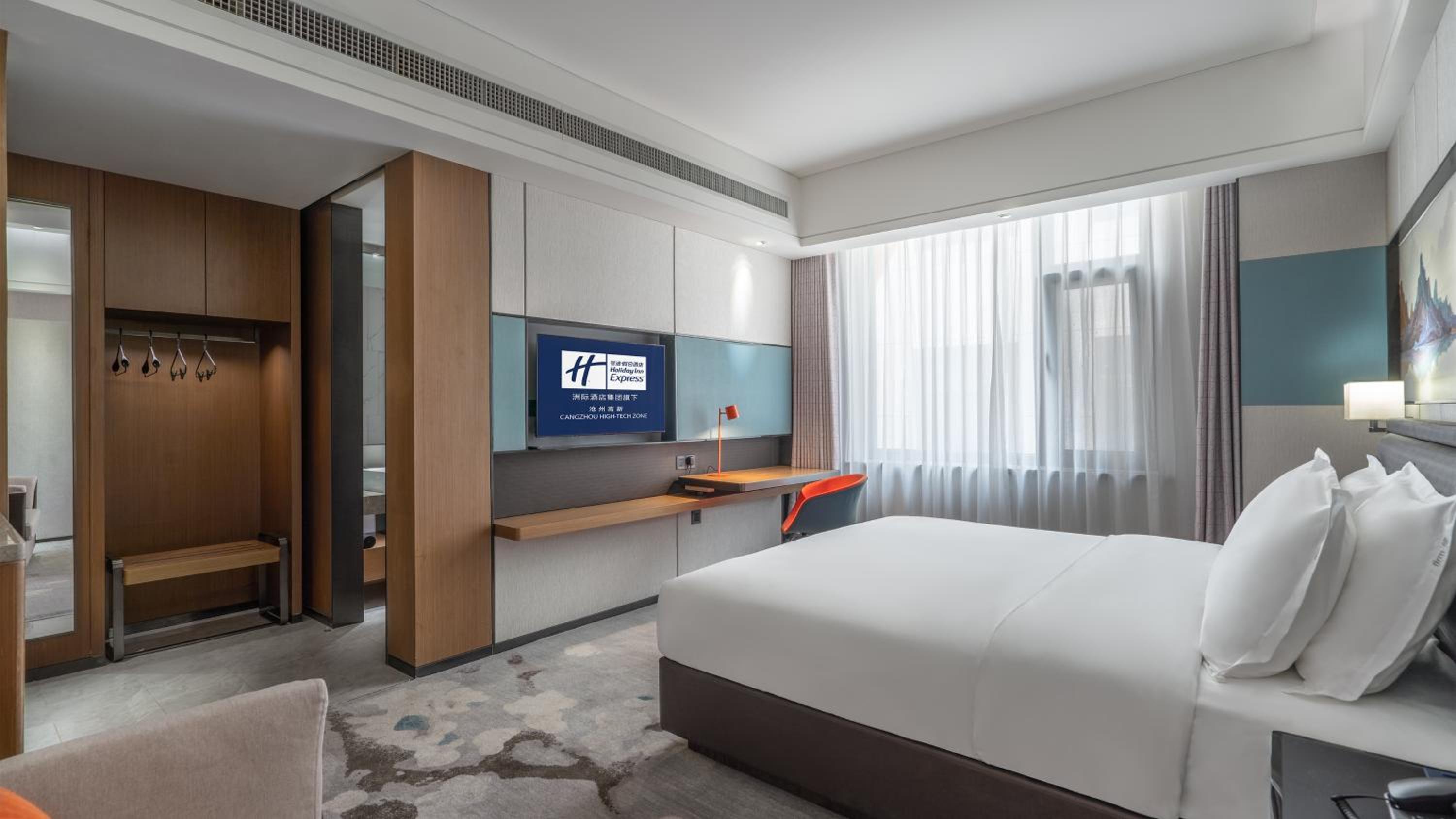 Standard King Room - Photo 8