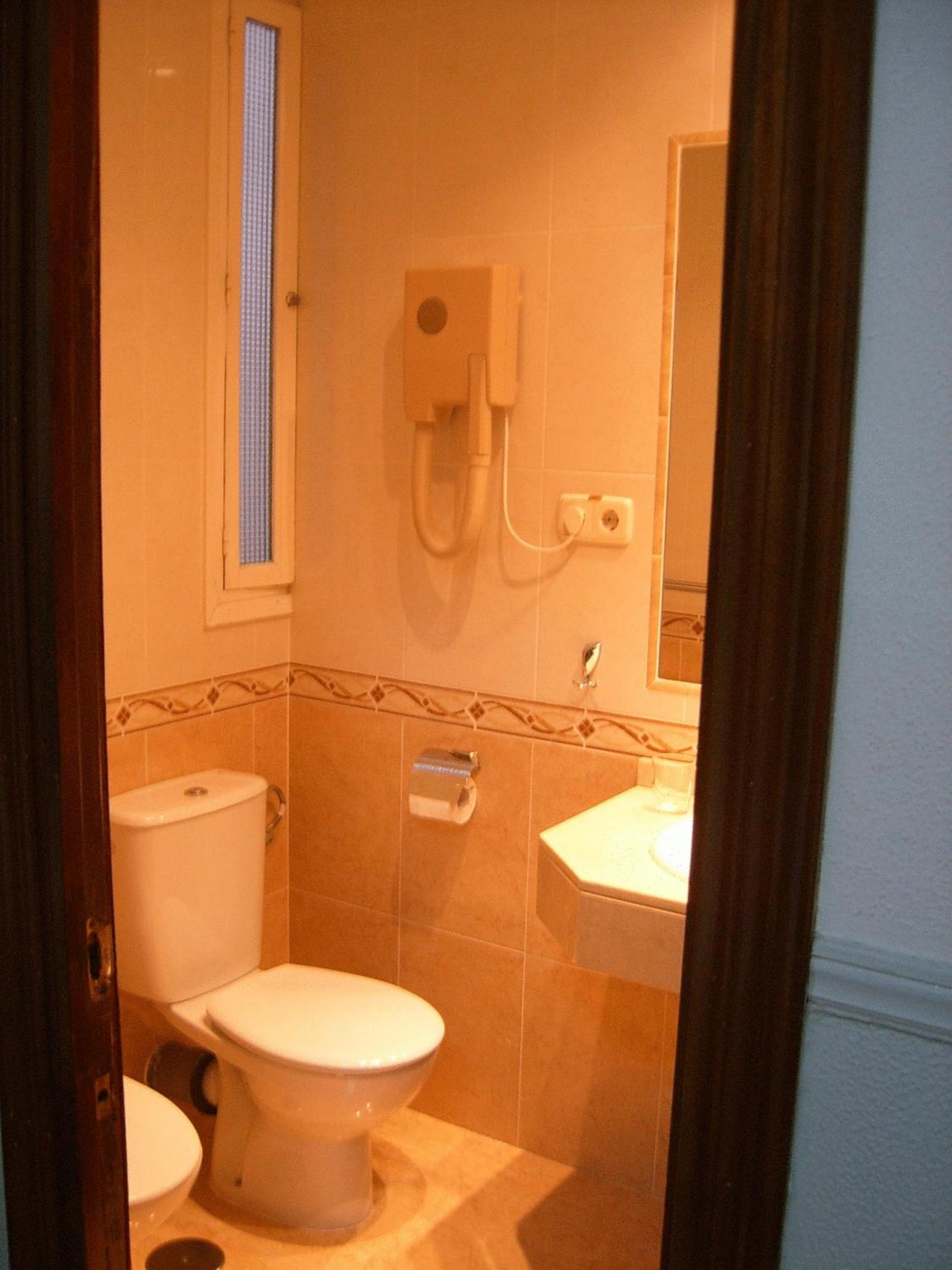 Double Room with Private Bathroom photo 2