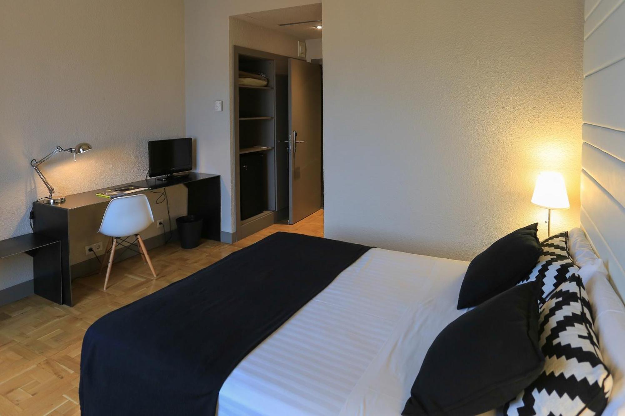 Economy Double Room - Photo 10