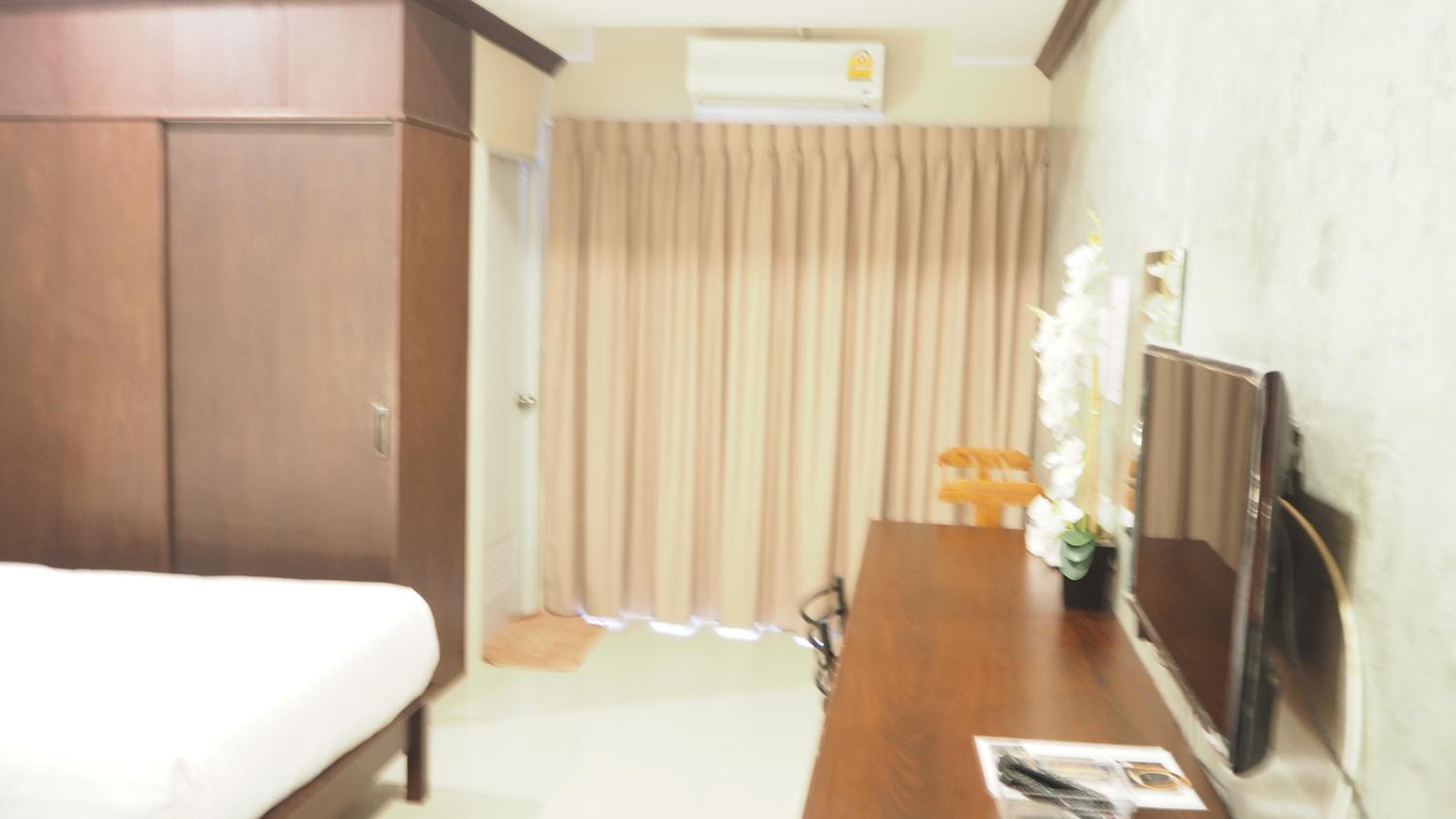 Deluxe King Room photo 3