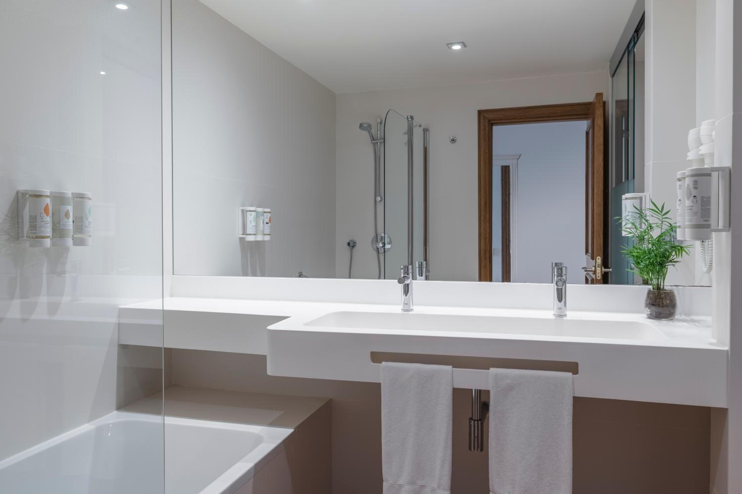 Twin Room with Sea View - Photo 2