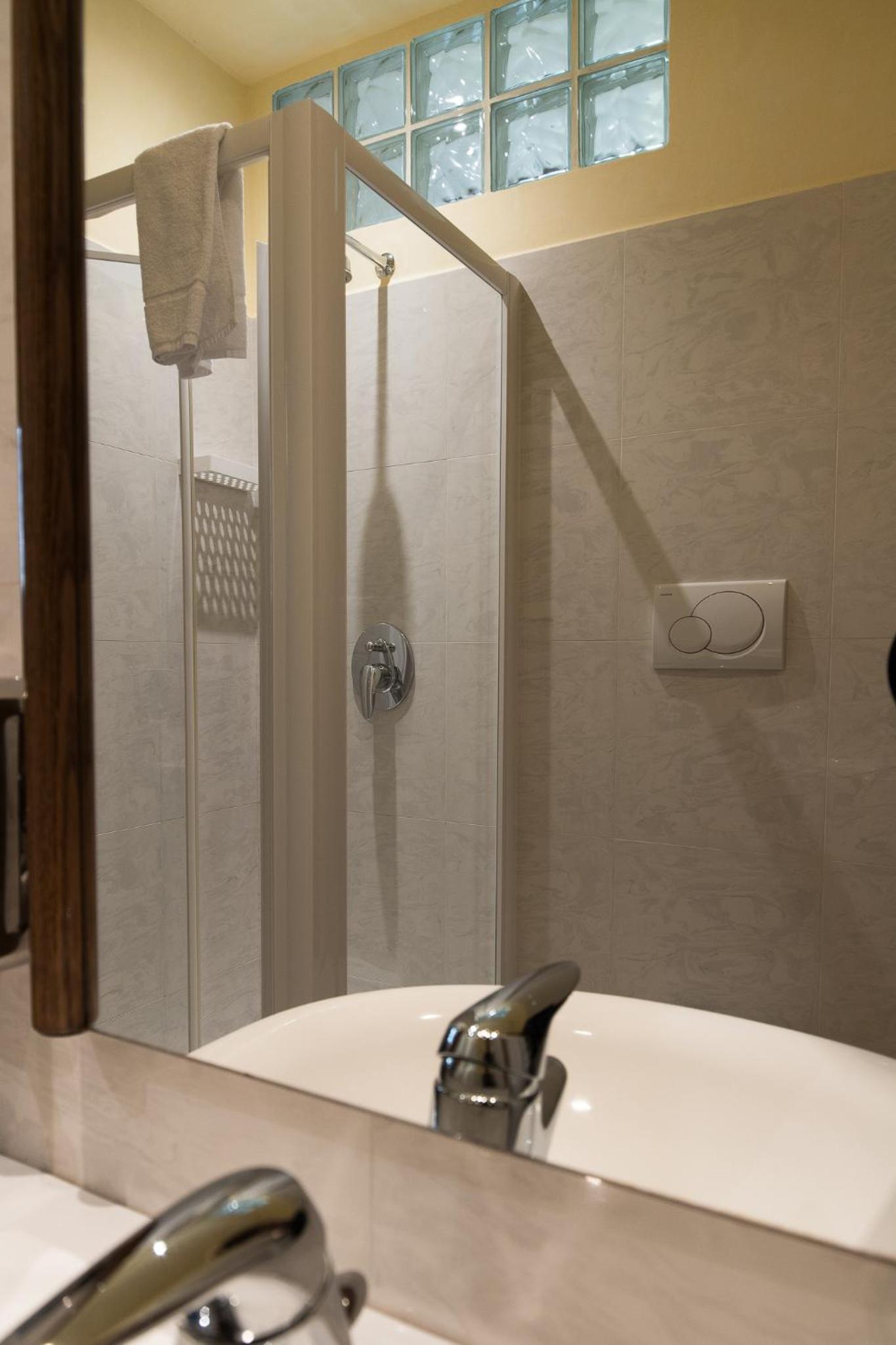 Double Room with Private External Bathroom photo 1