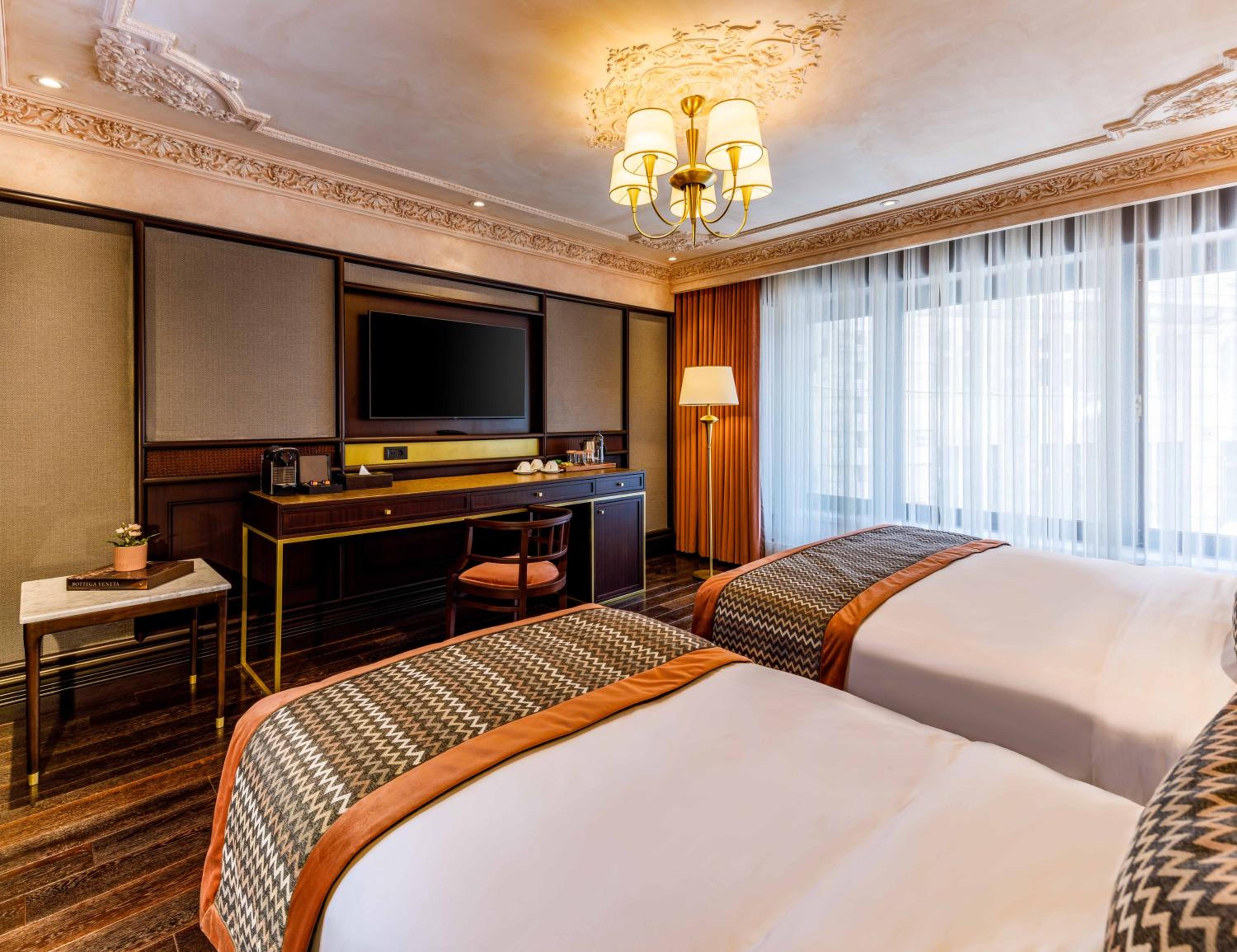 Deluxe Double Room (2 Adults + 1 Child)