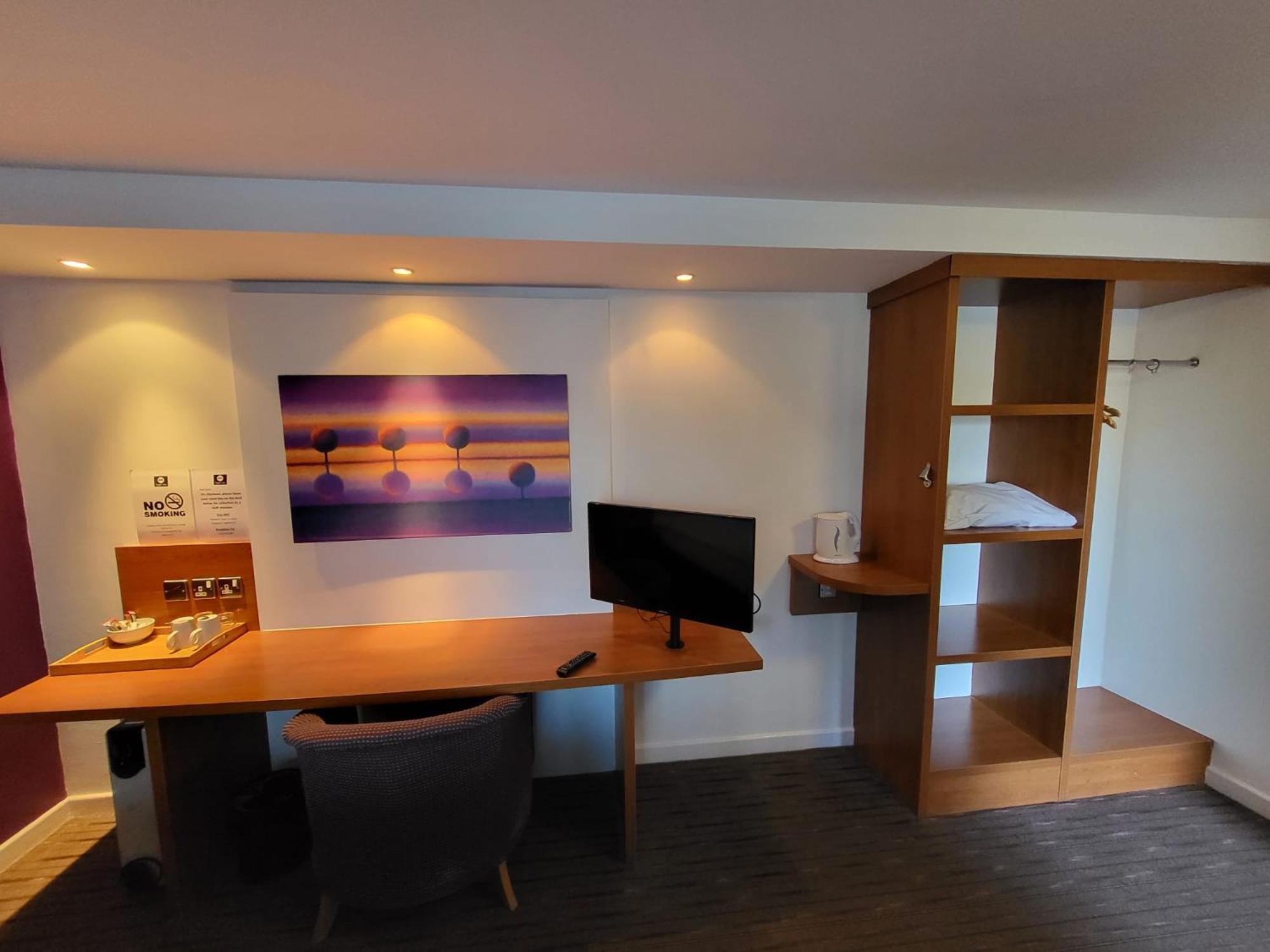 Standard Twin Room - Photo 6