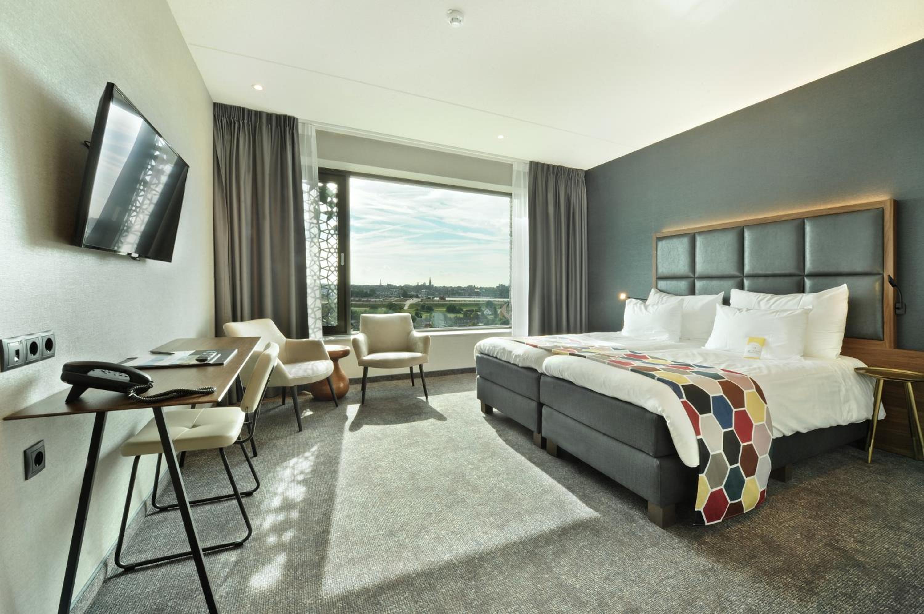 Deluxe Twin Room with Bath photo 1