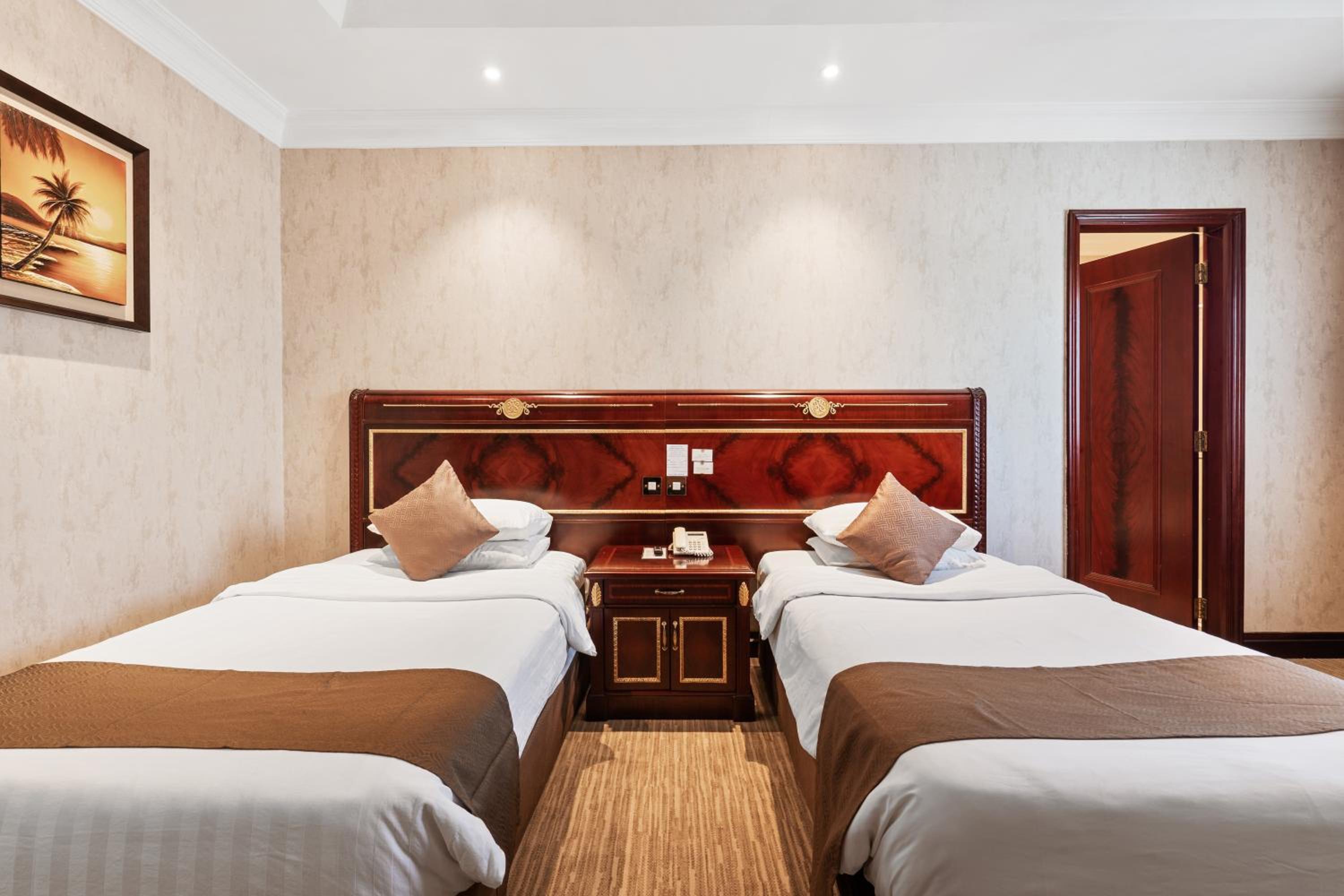 Standard Double or Twin Room - Photo 9