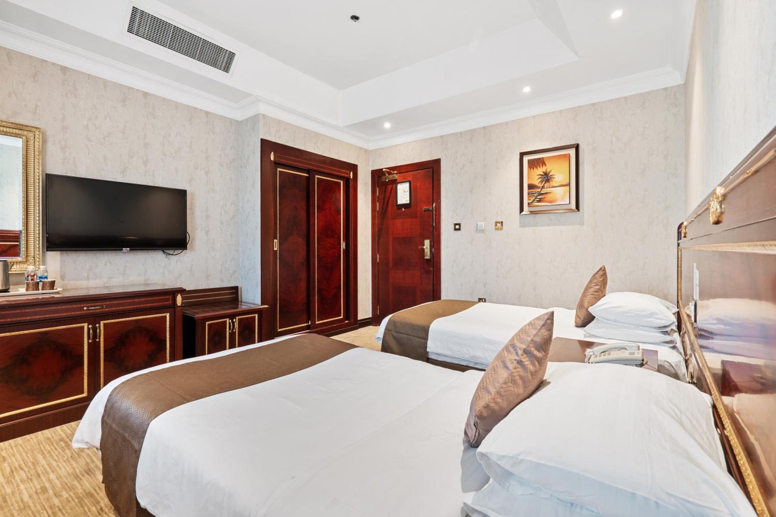 Standard Double or Twin Room - Photo 2