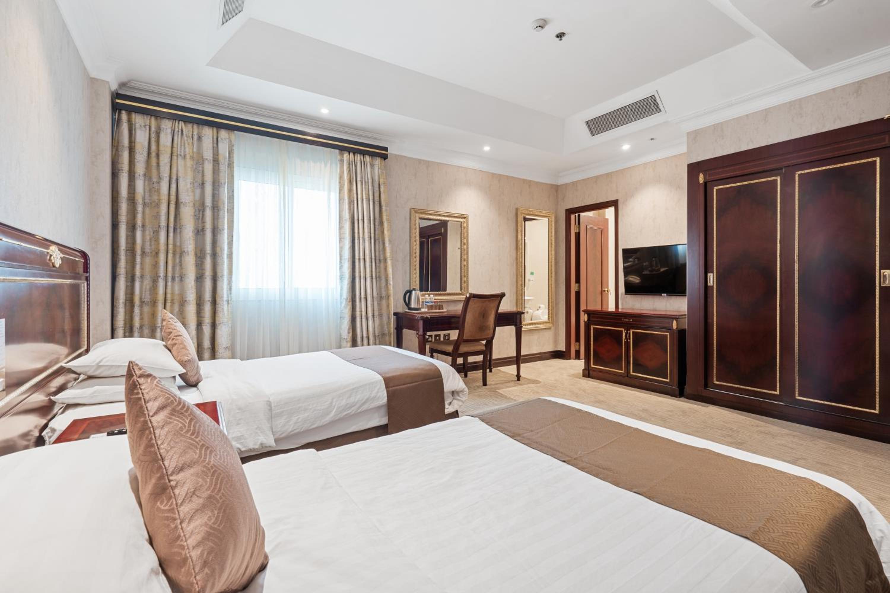 Double or Twin Room - Photo 7