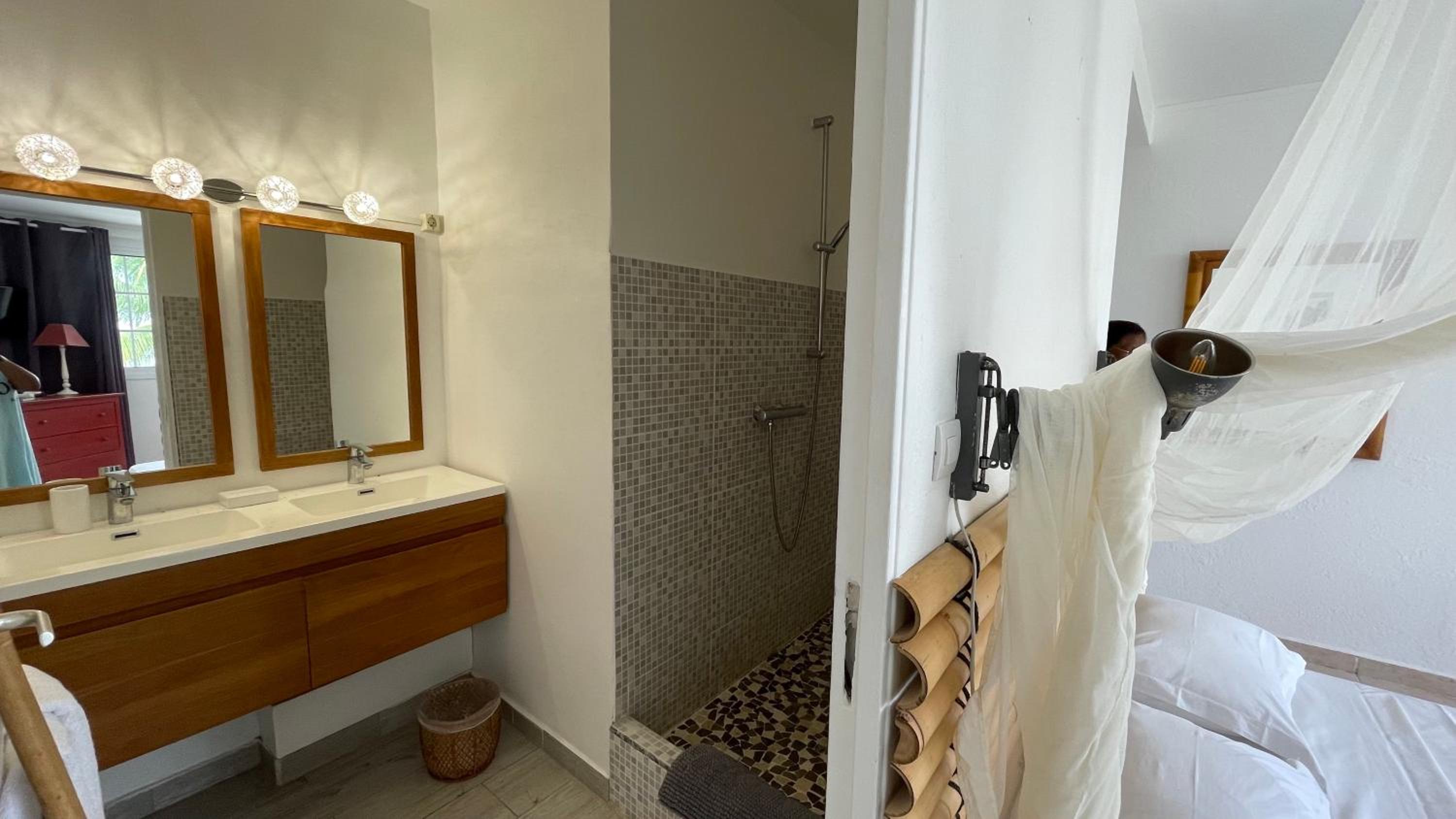 Superior Triple Room with Sea View - Photo 4