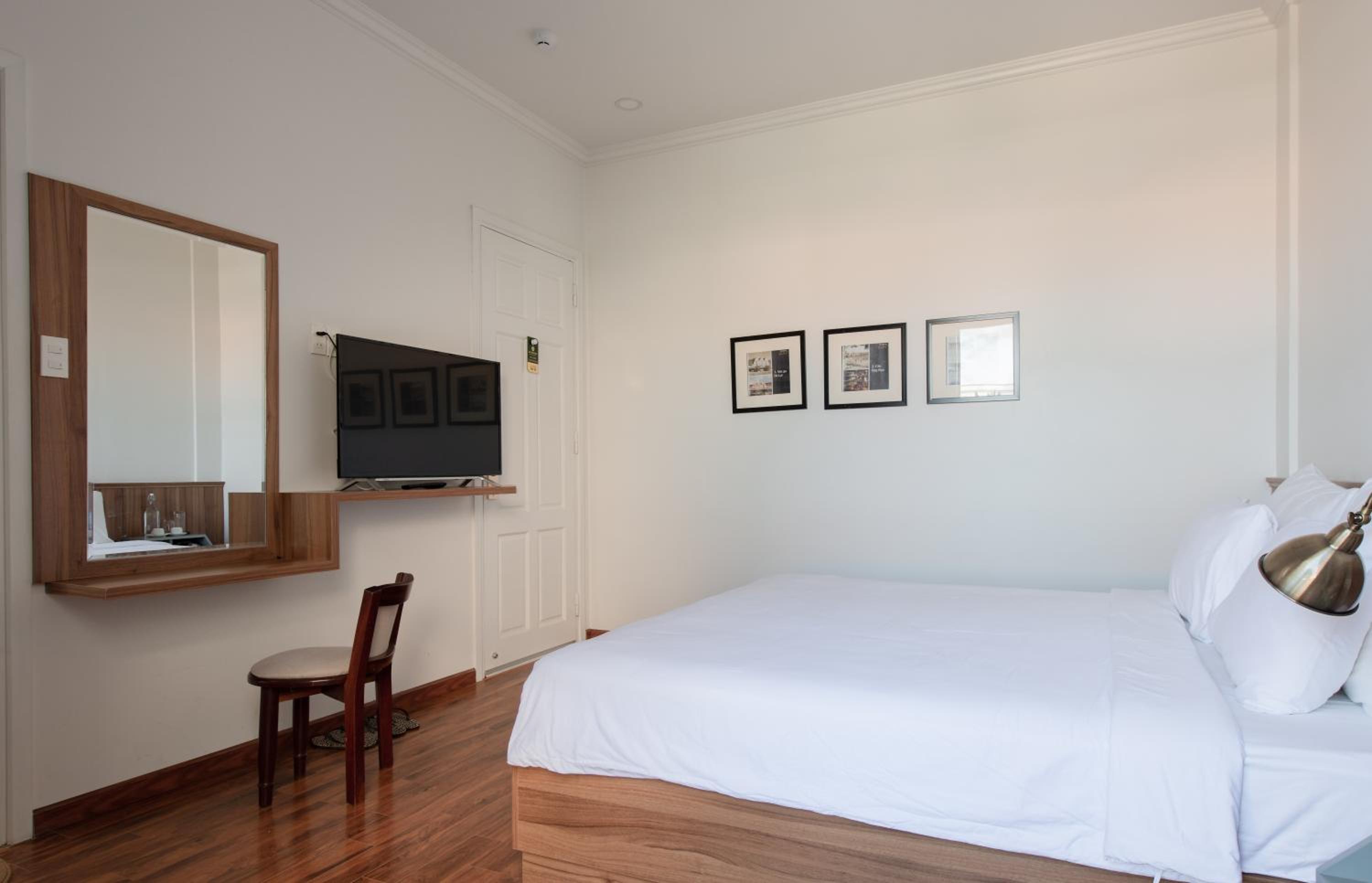 Superior Double Room with Balcony - Photo 23