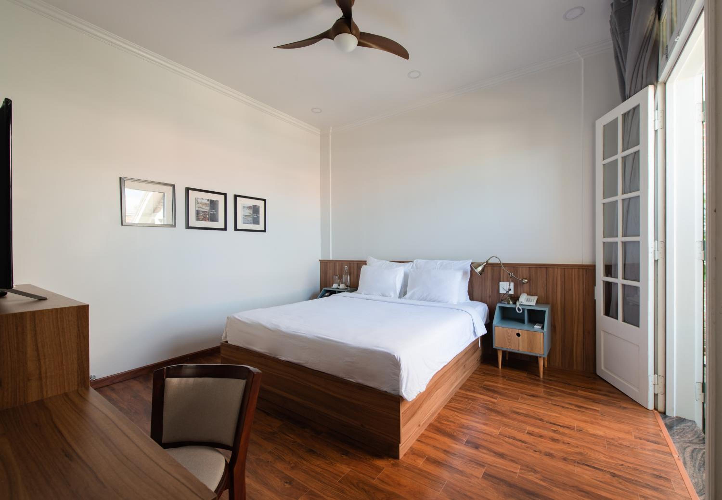 Superior Double Room with Balcony - Photo 11