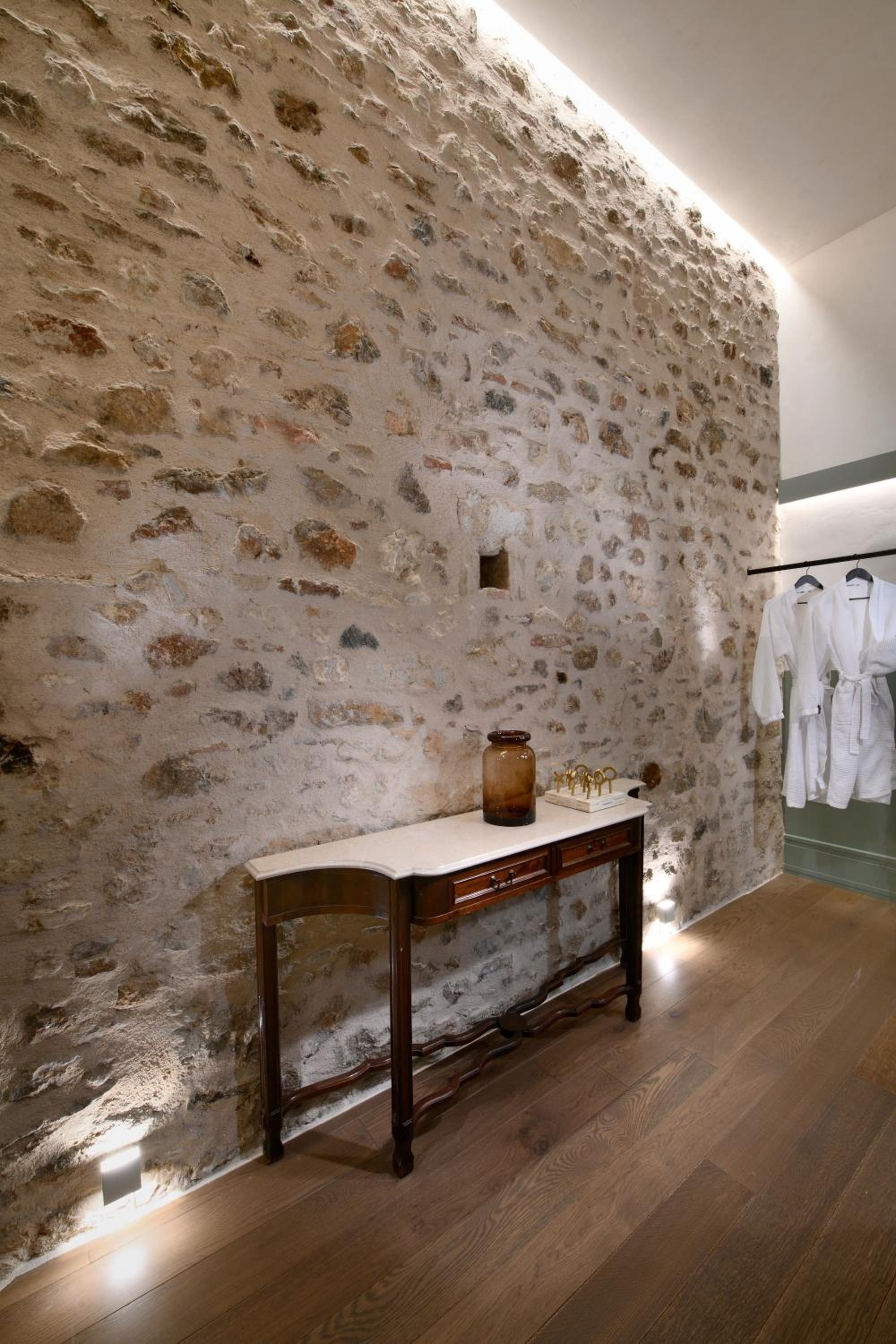 ATHINAIDOS NOBLE SUITE BY K&K photo 2