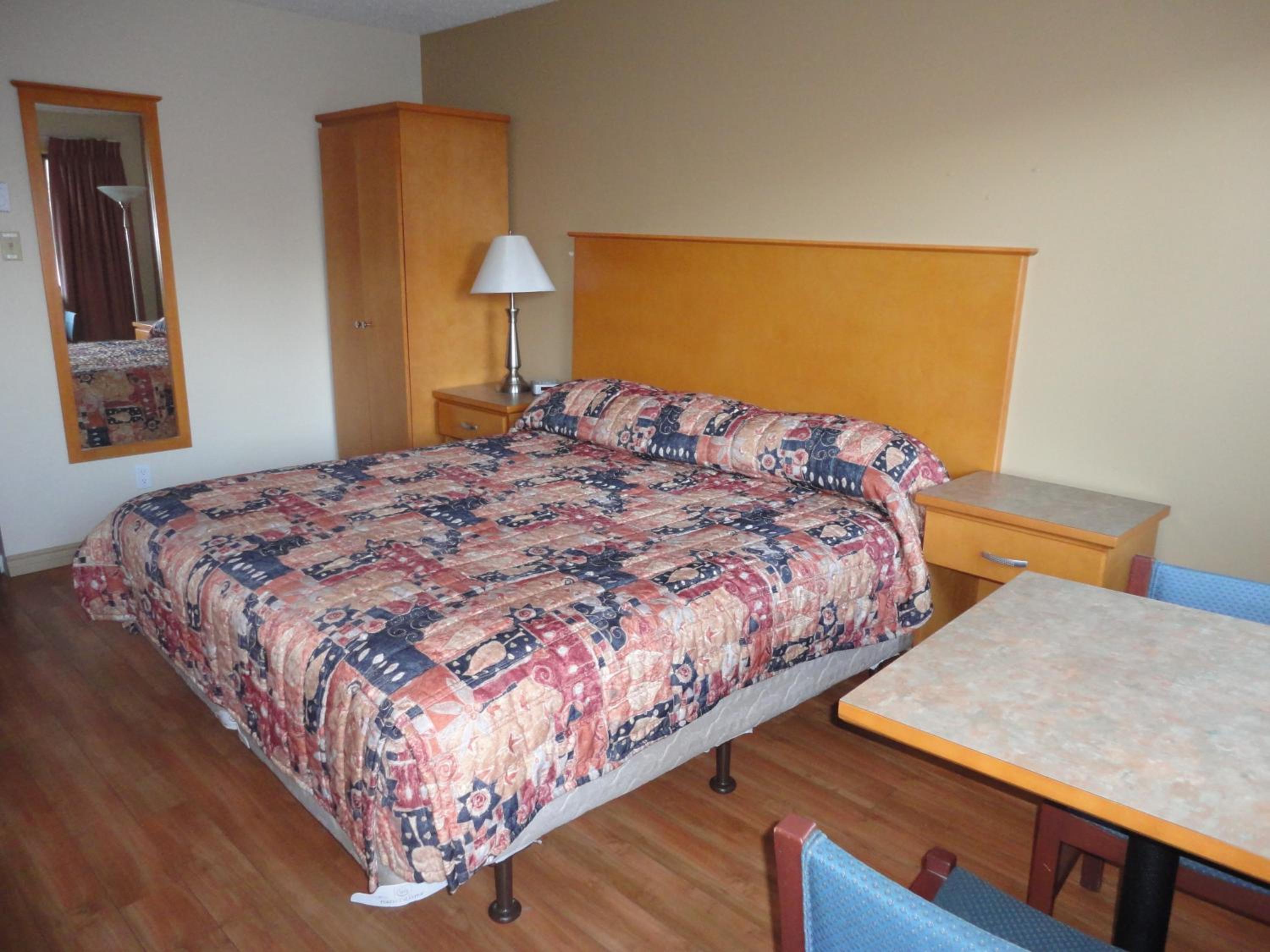 Deluxe King Room