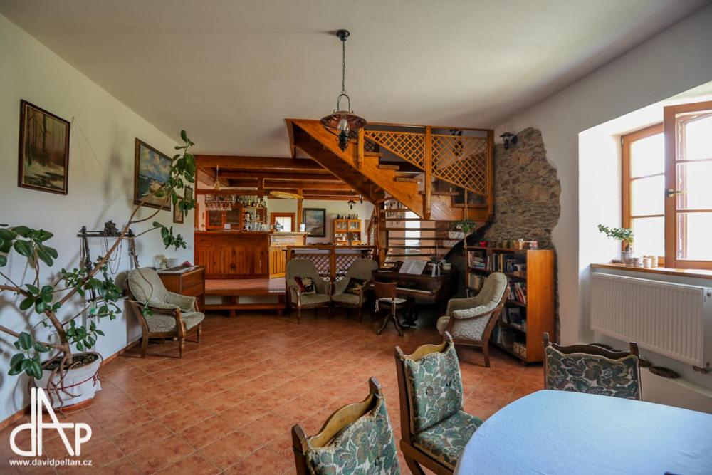 Seven-Bedroom House photo 2