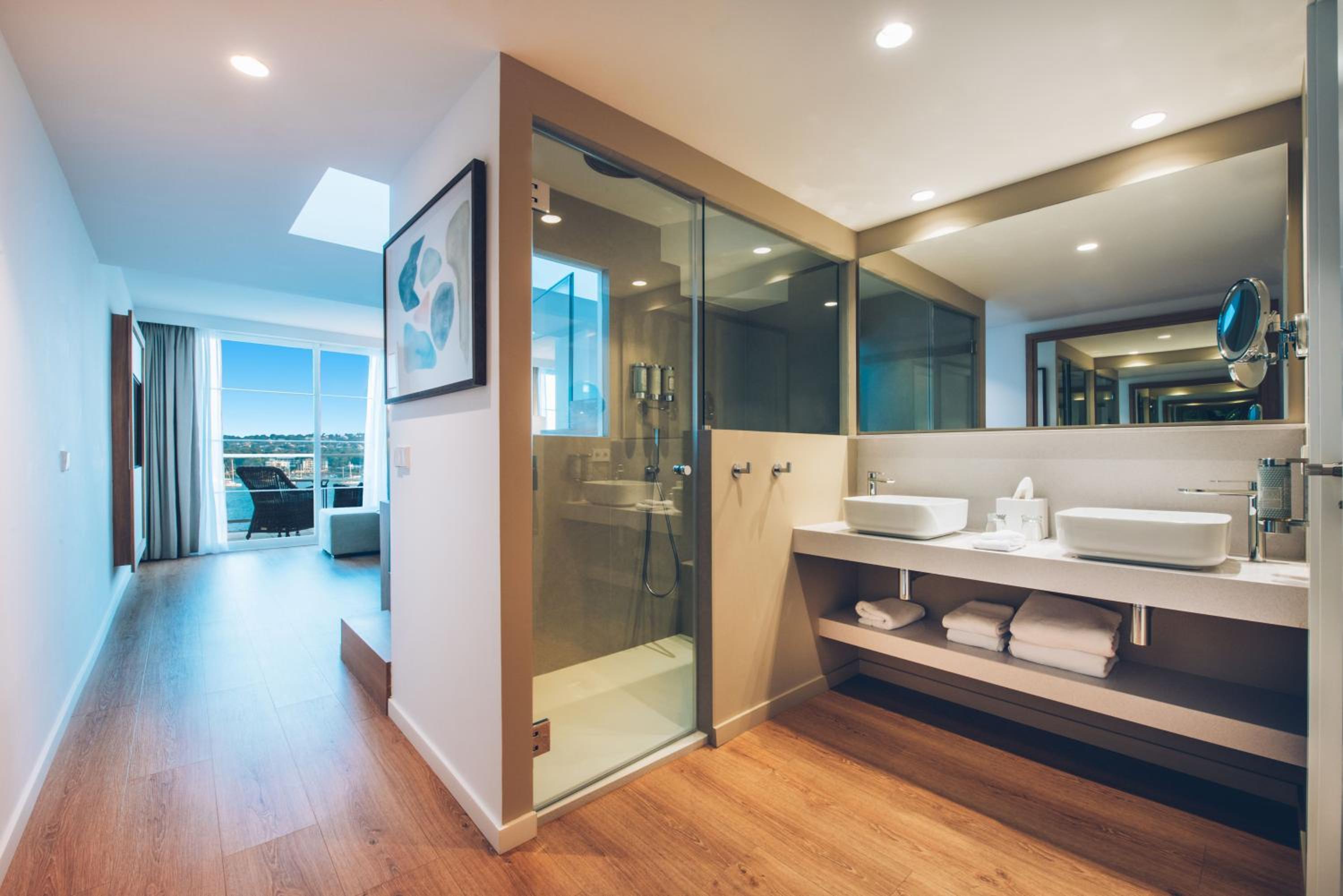 Star Prestige Suite Sea View Penthouse thumbnail 5