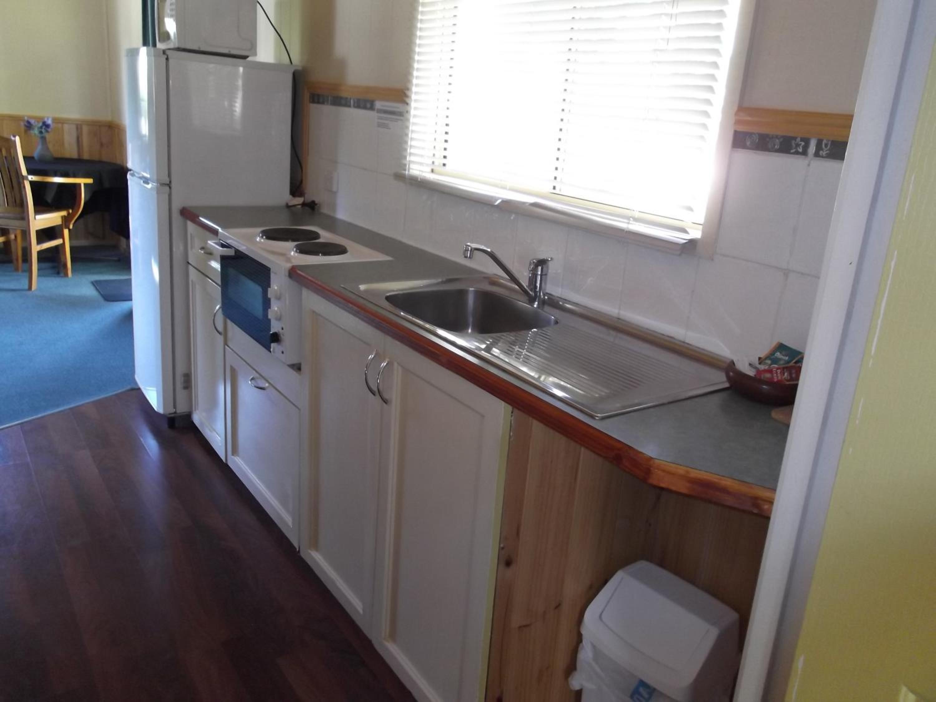 One-Bedroom Cabin with Spa Bath photo 2