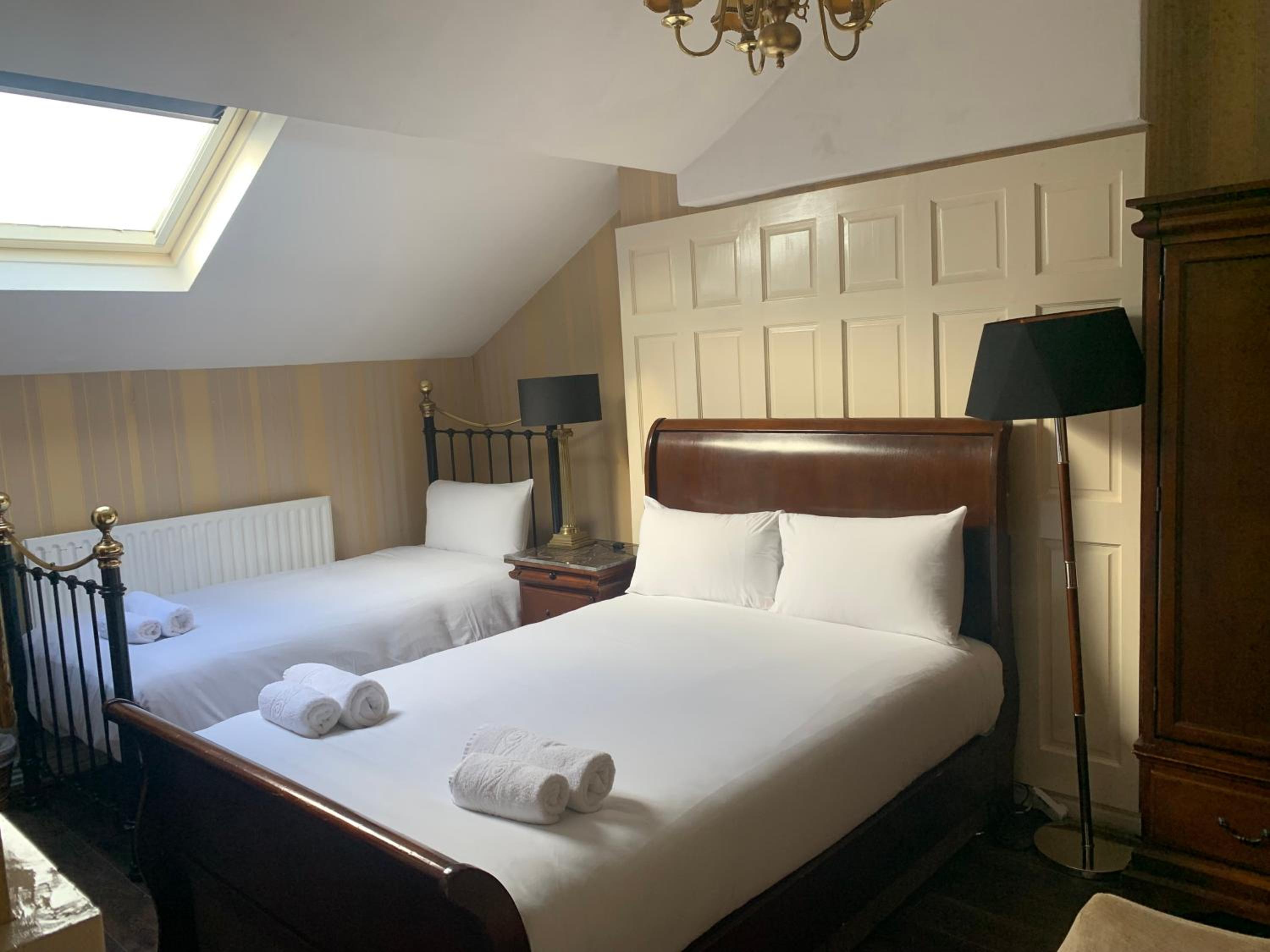 Superior Twin Room - Photo 4