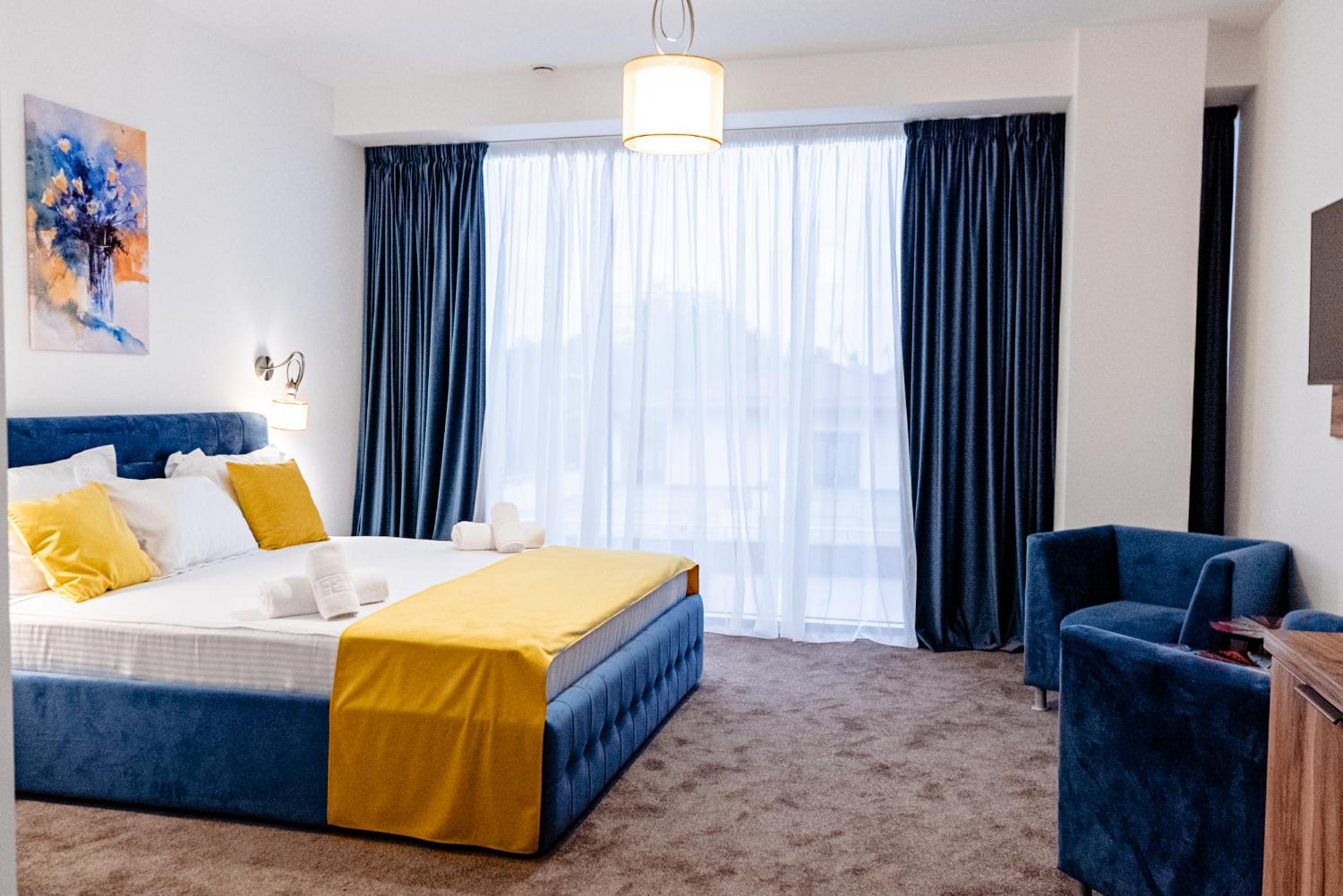 Deluxe King Room - Photo 1