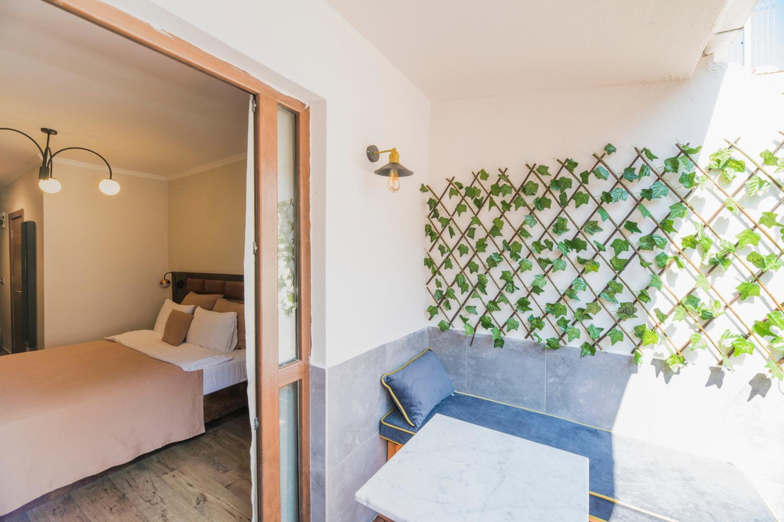 King Suite with Balcony photo 3