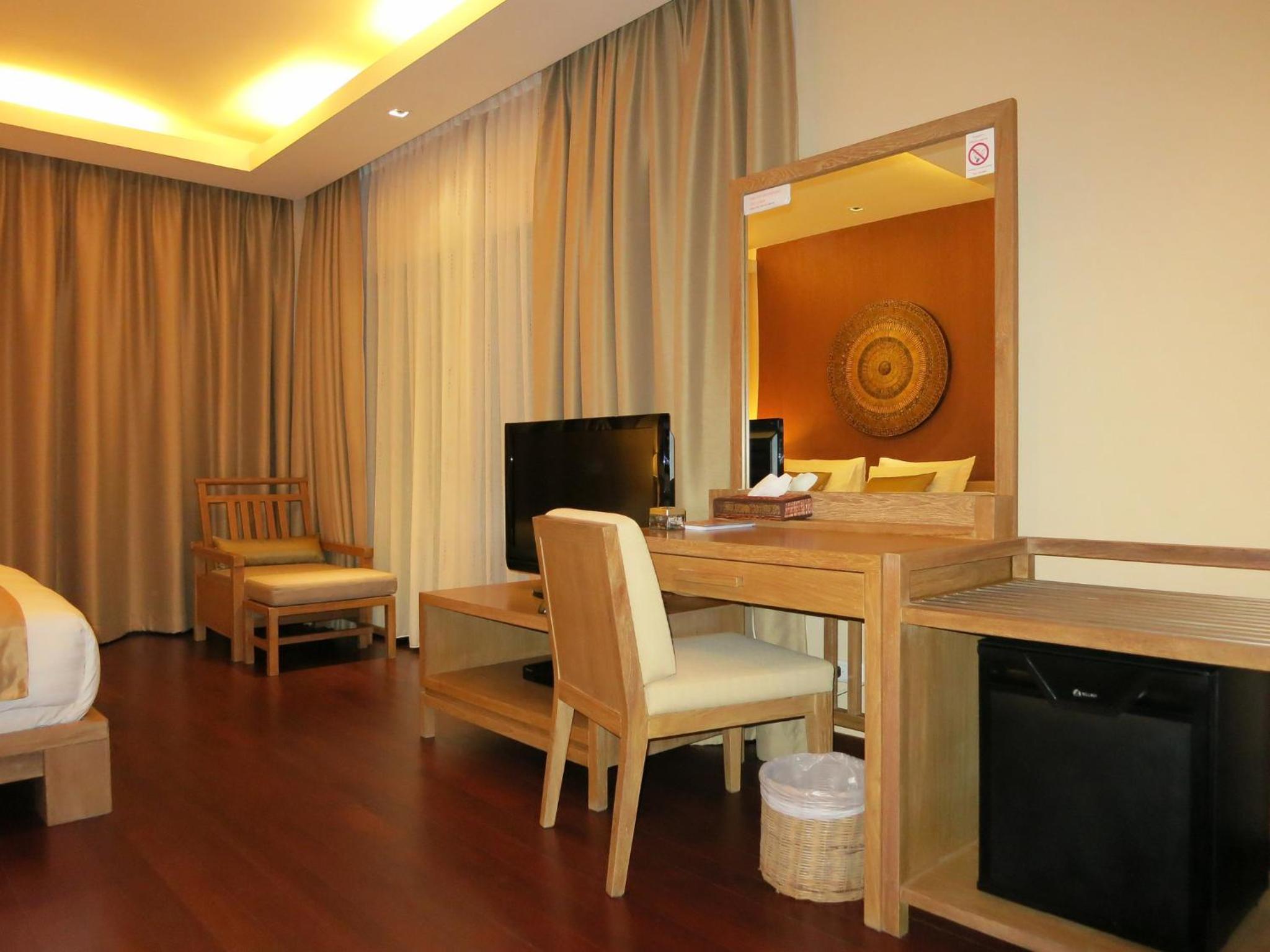 One-Bedroom Suite with Ocean View - Photo 5