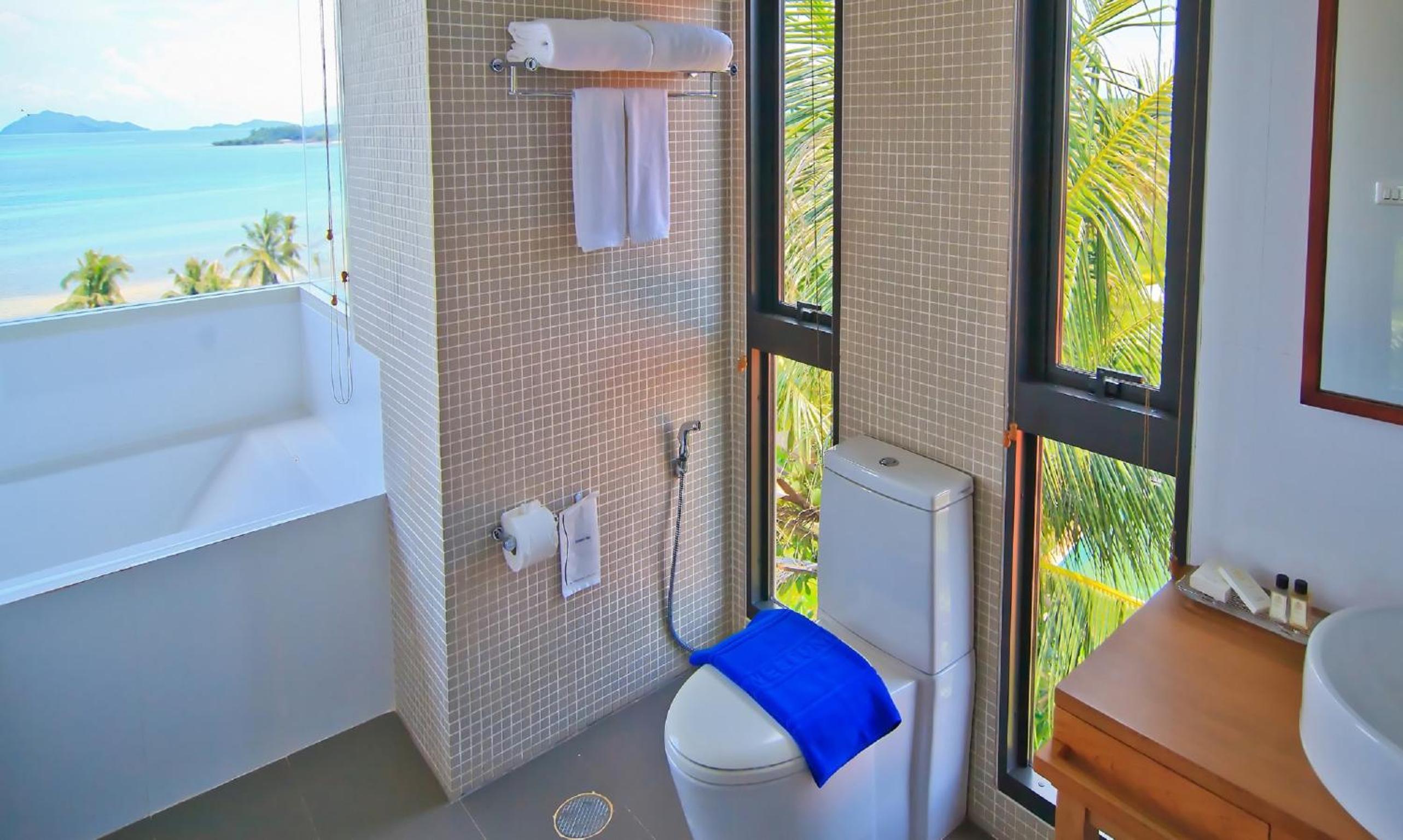 One-Bedroom Suite with Ocean View - Photo 2