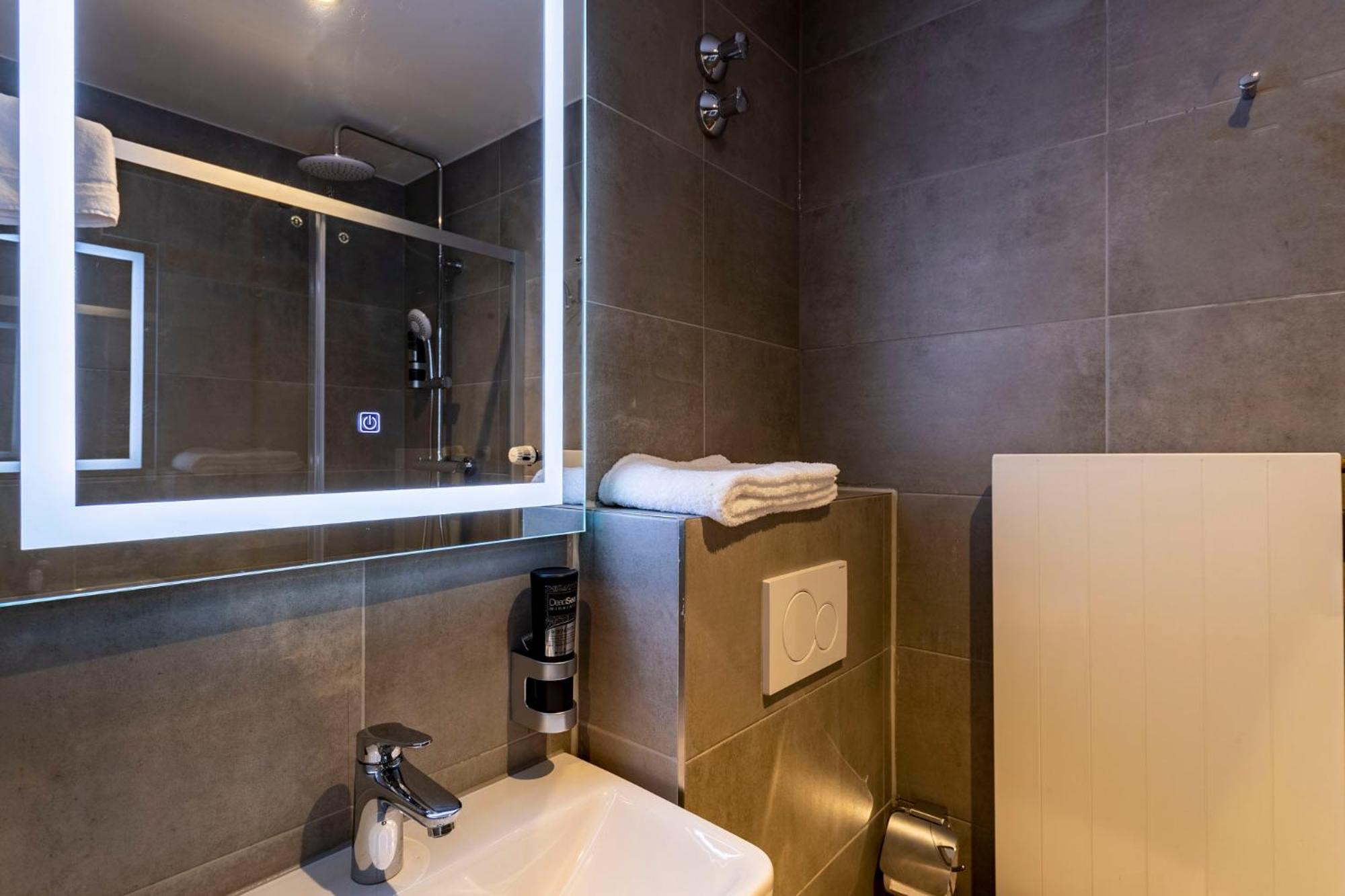 Doppelzimmer „Comfy Maxy“ zum Teil mit Balkon photo 3