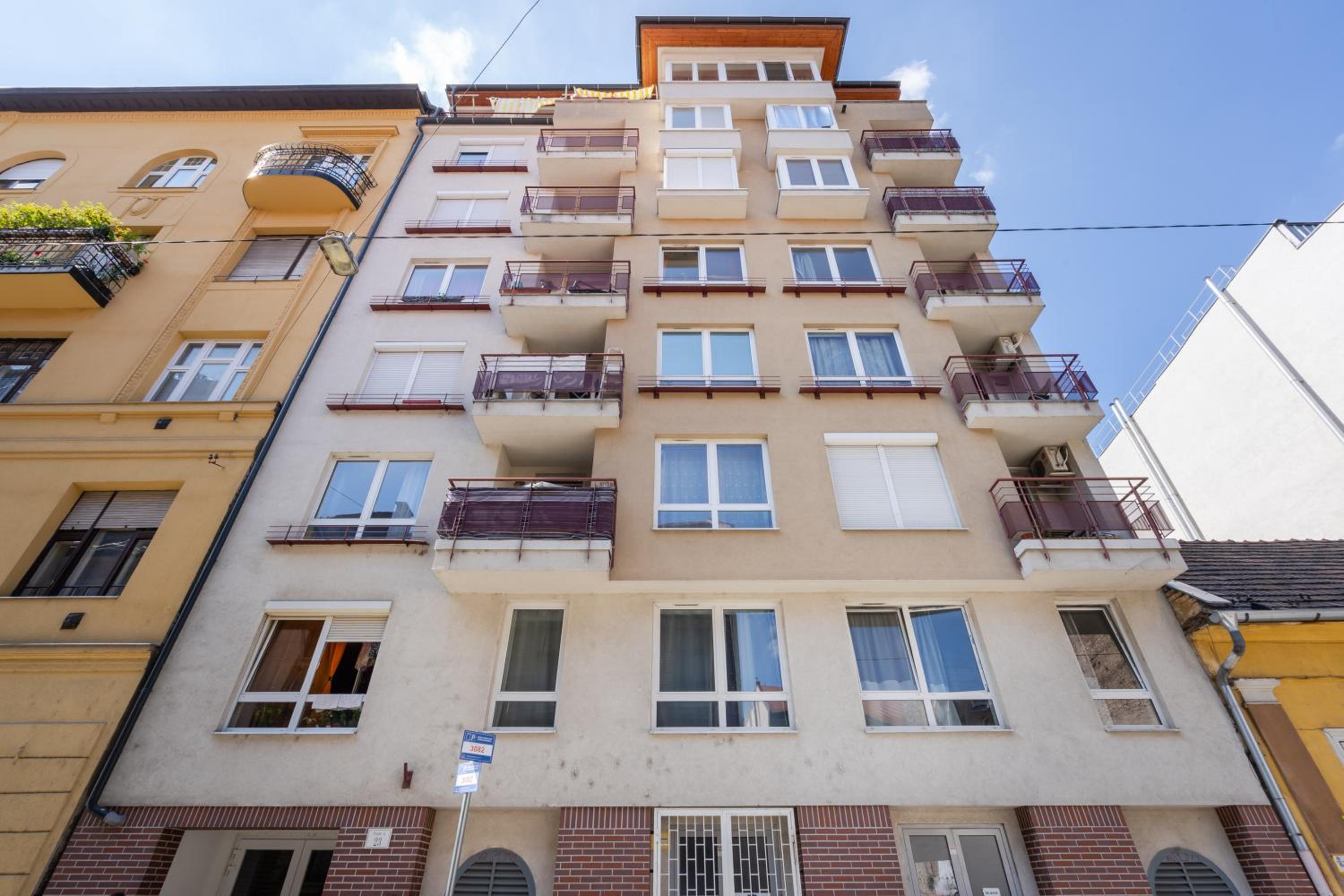 Studio - Photo 6