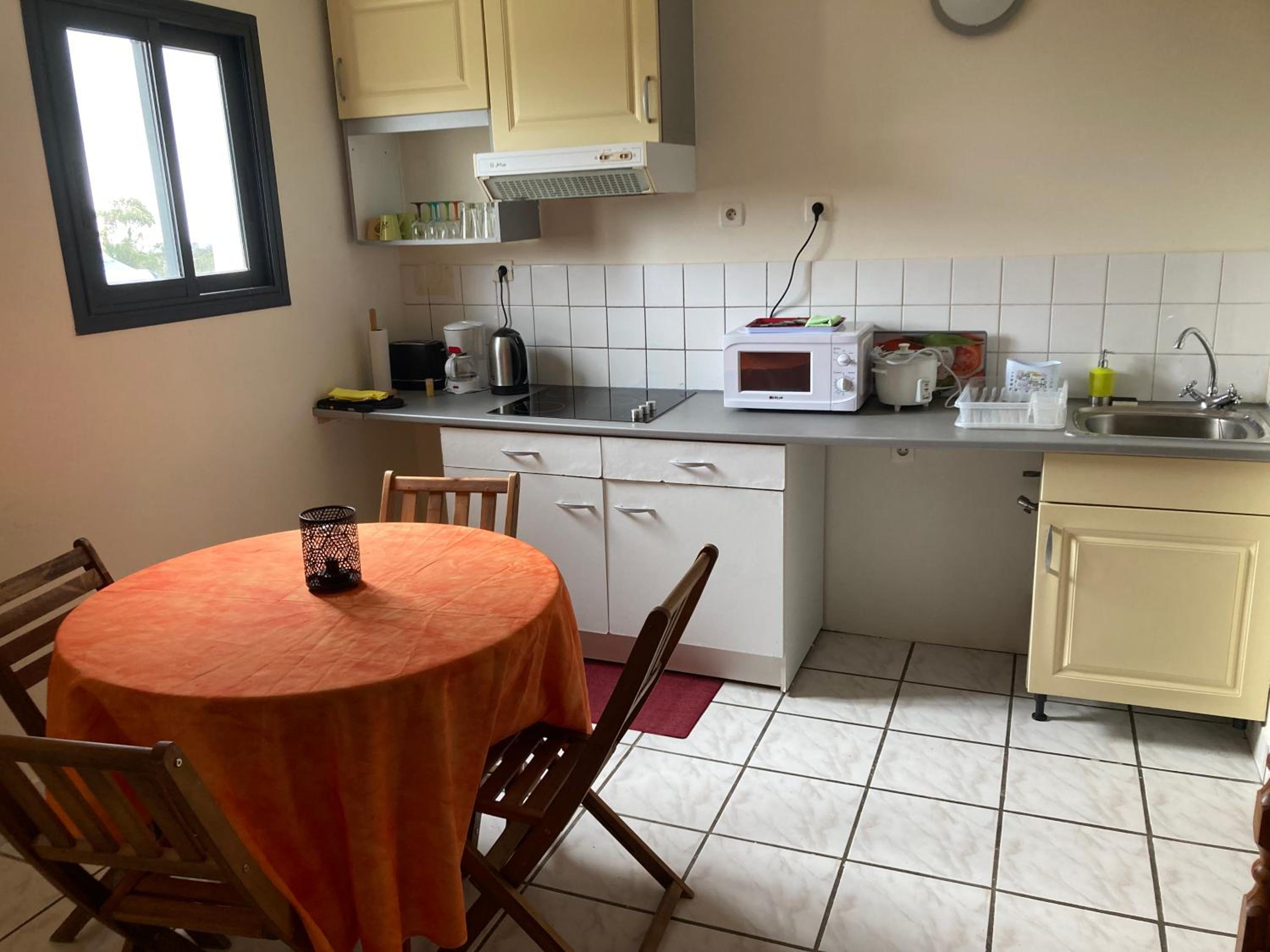 Double Room with Shared Bathroom photo 2