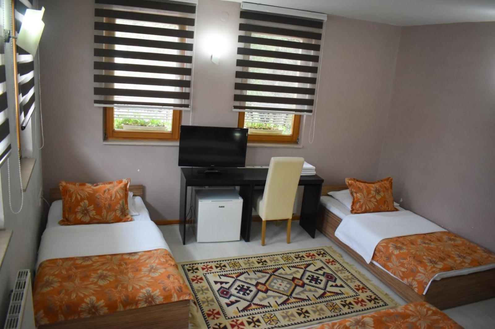 Quadruple Room - Photo 7
