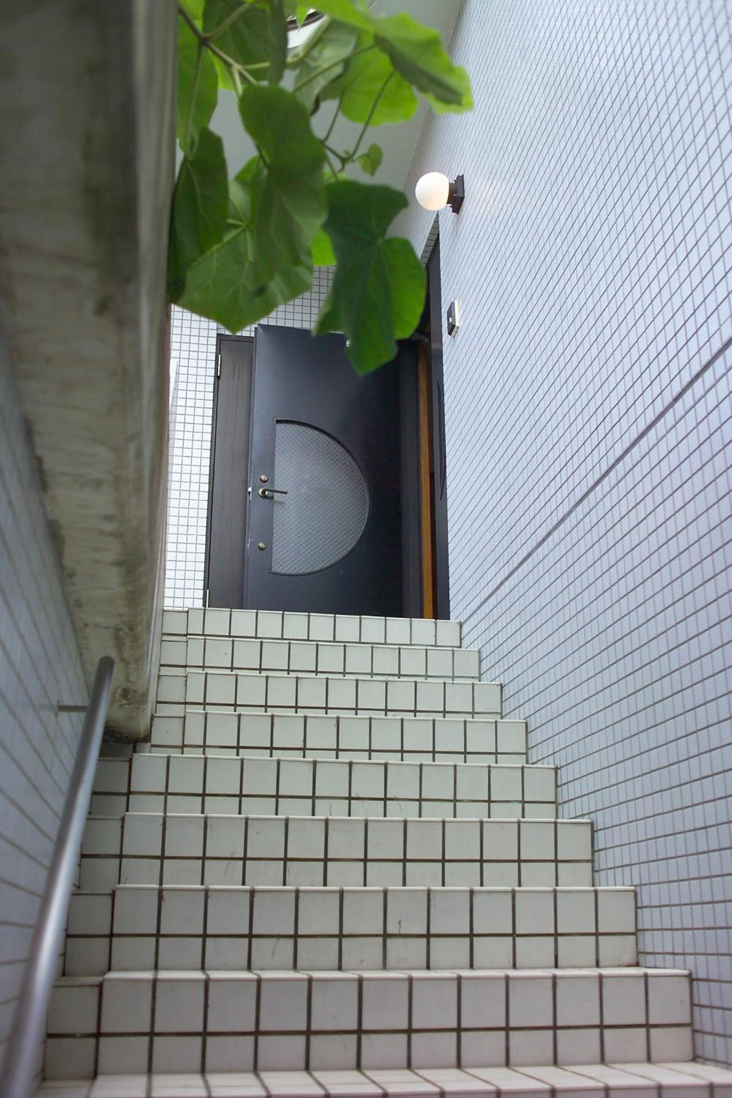 Three-Bedroom Apartment - Photo 4