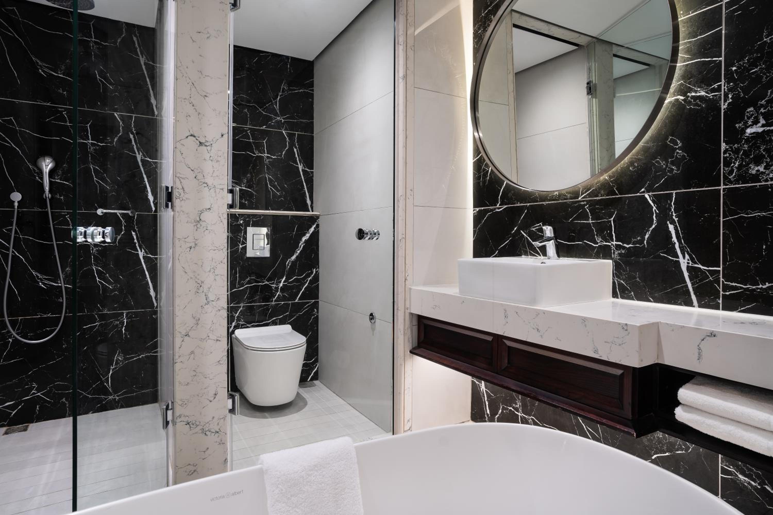 Executive Suite - Photo 7