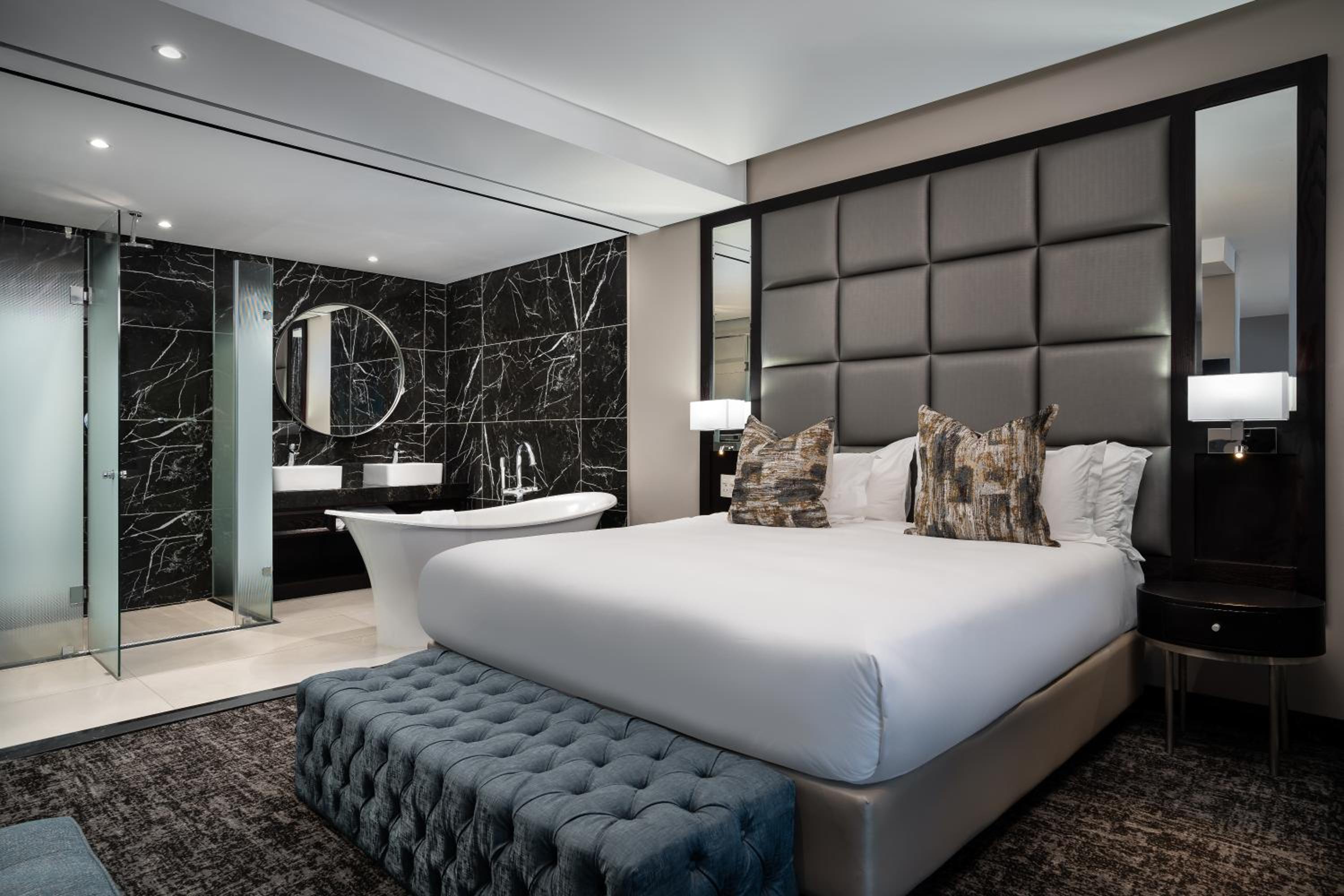 Executive Suite - Photo 2