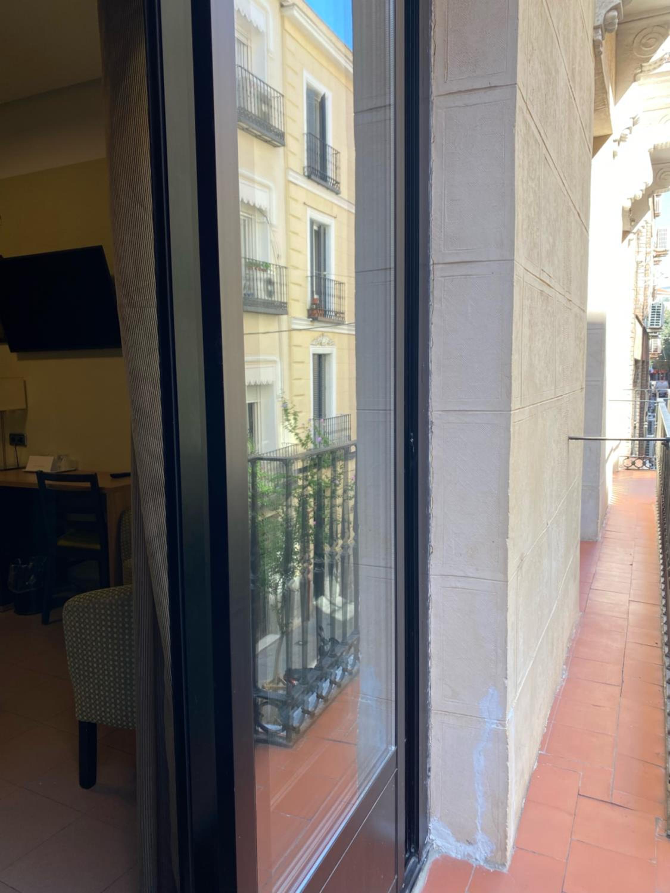 Double or Twin Room with Balcony - Photo 10