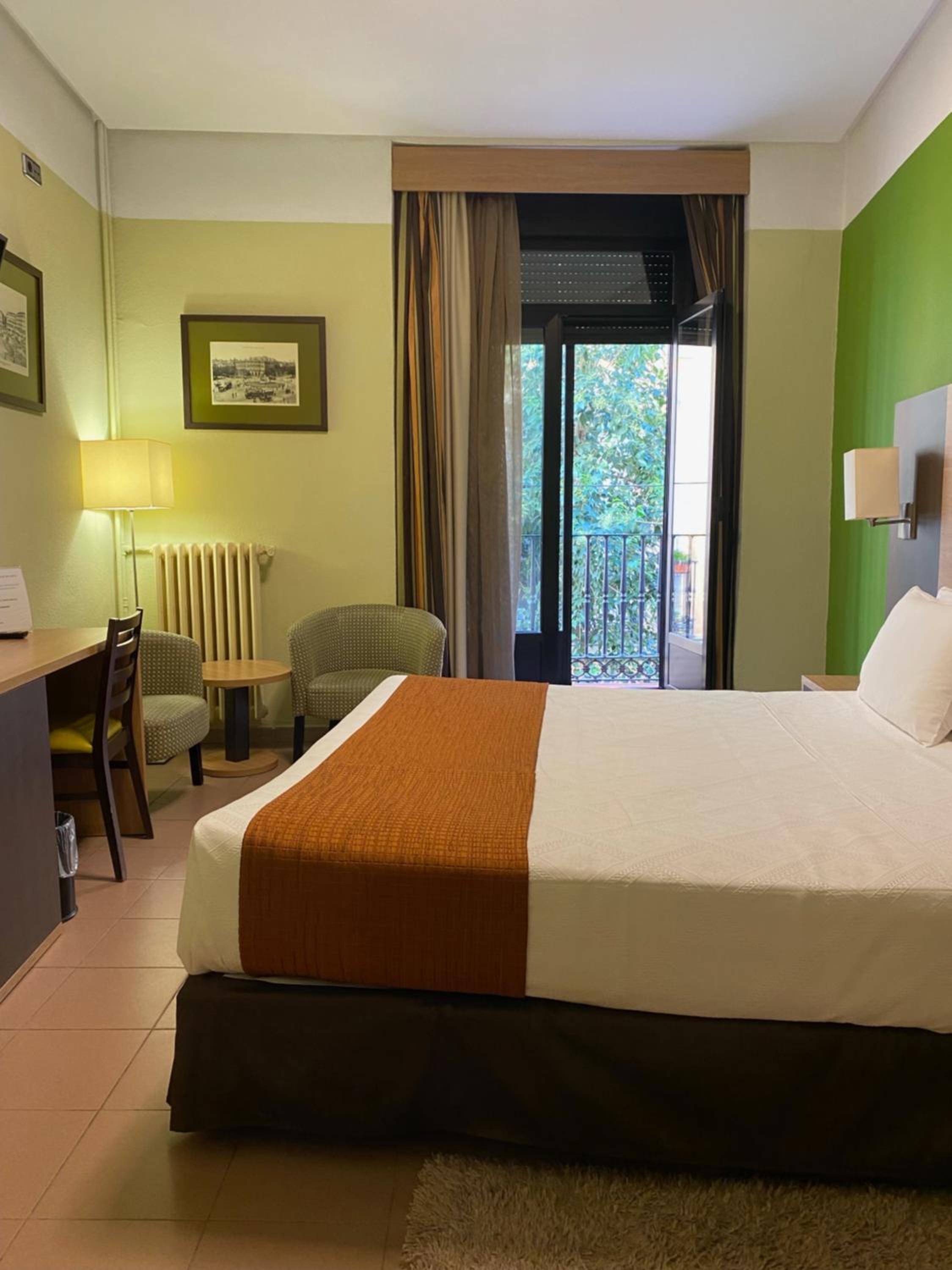 Double or Twin Room with Balcony - Photo 15