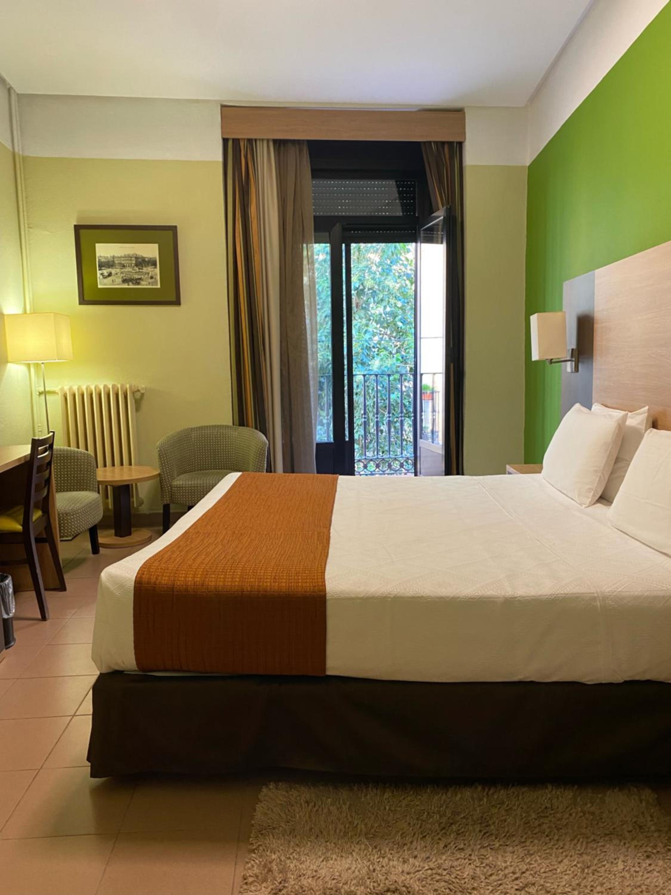 Double or Twin Room with Balcony - Photo 21