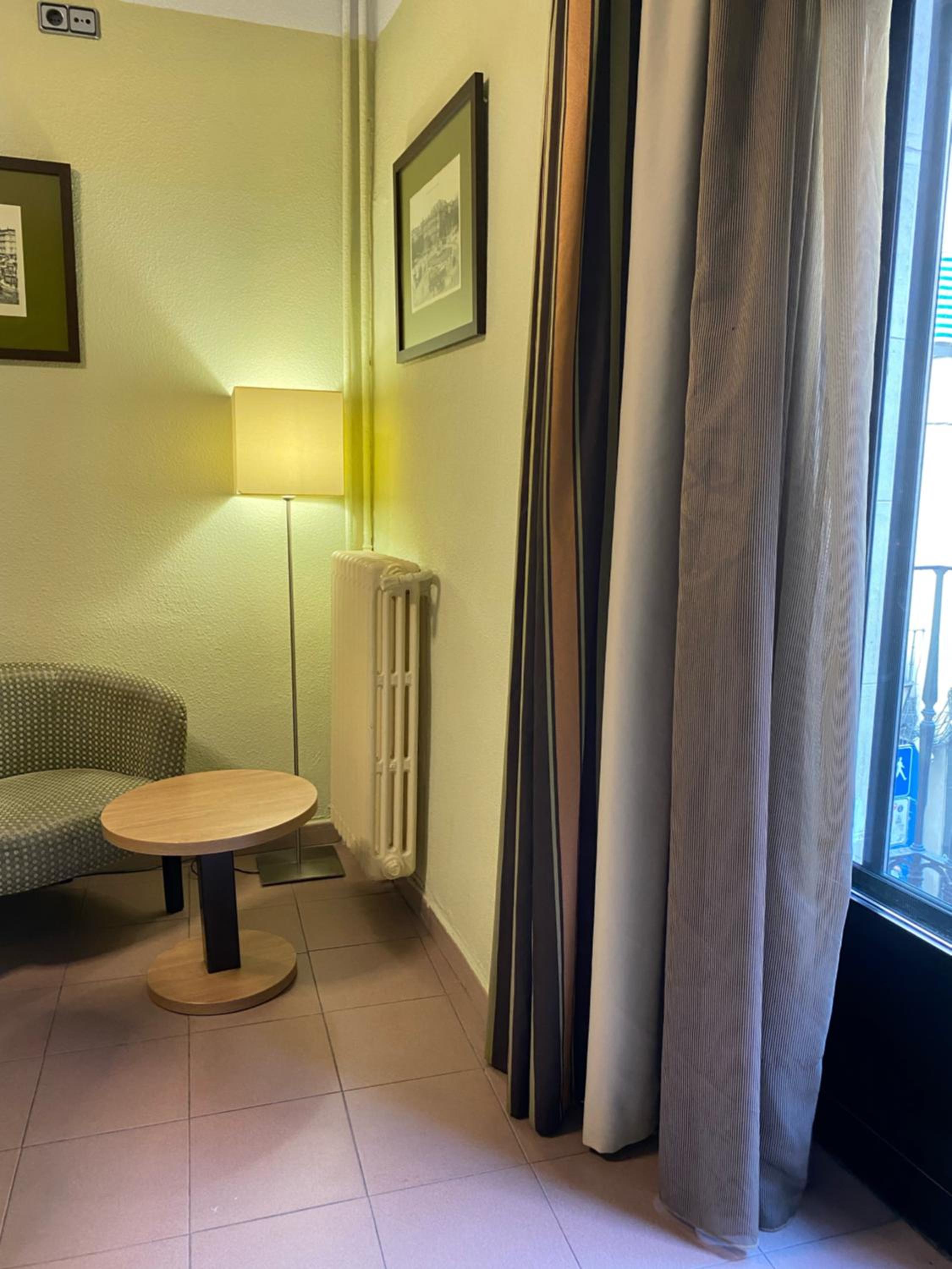 Double or Twin Room with Balcony - Photo 7
