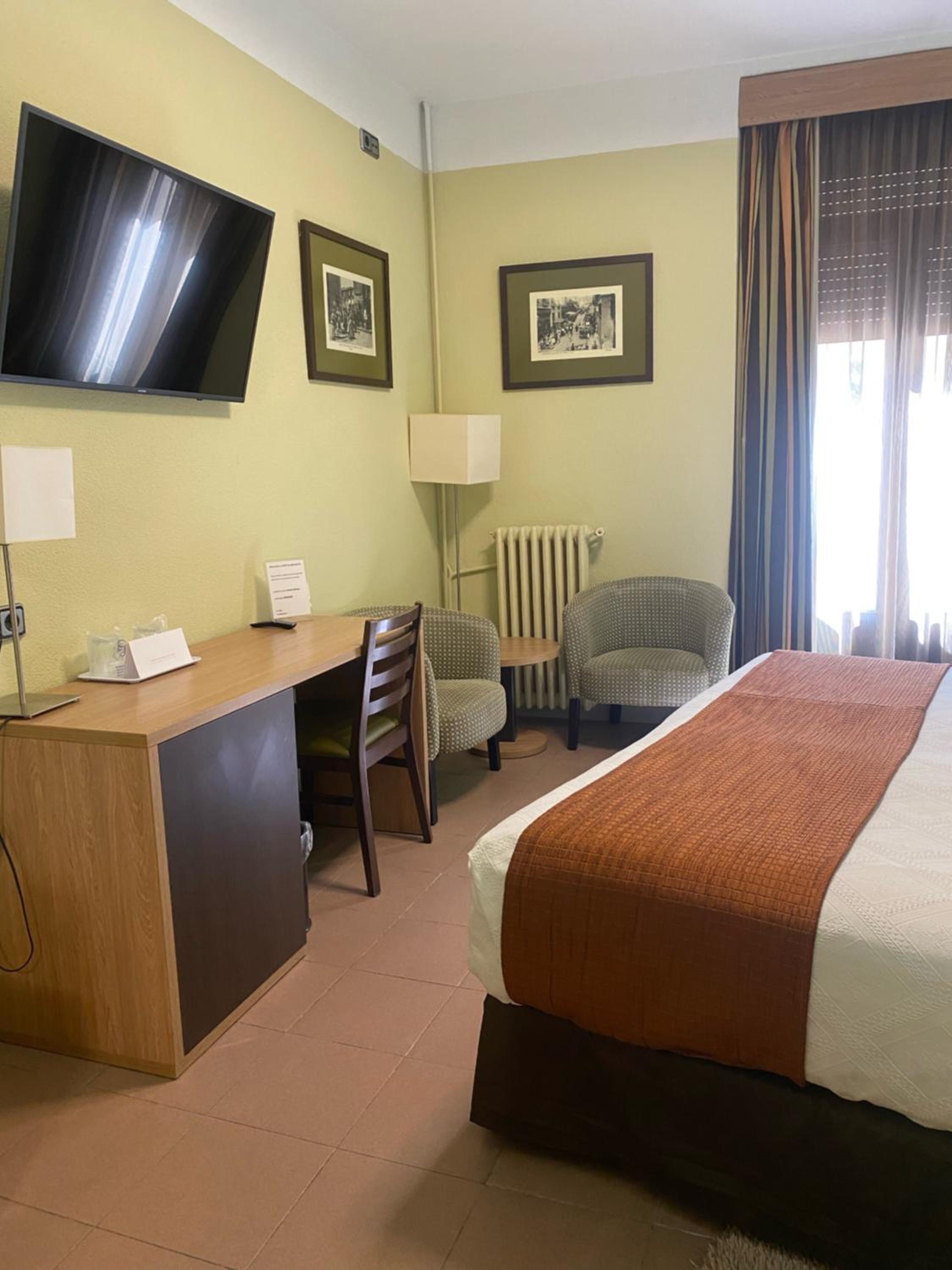 Double or Twin Room with Balcony - Photo 17