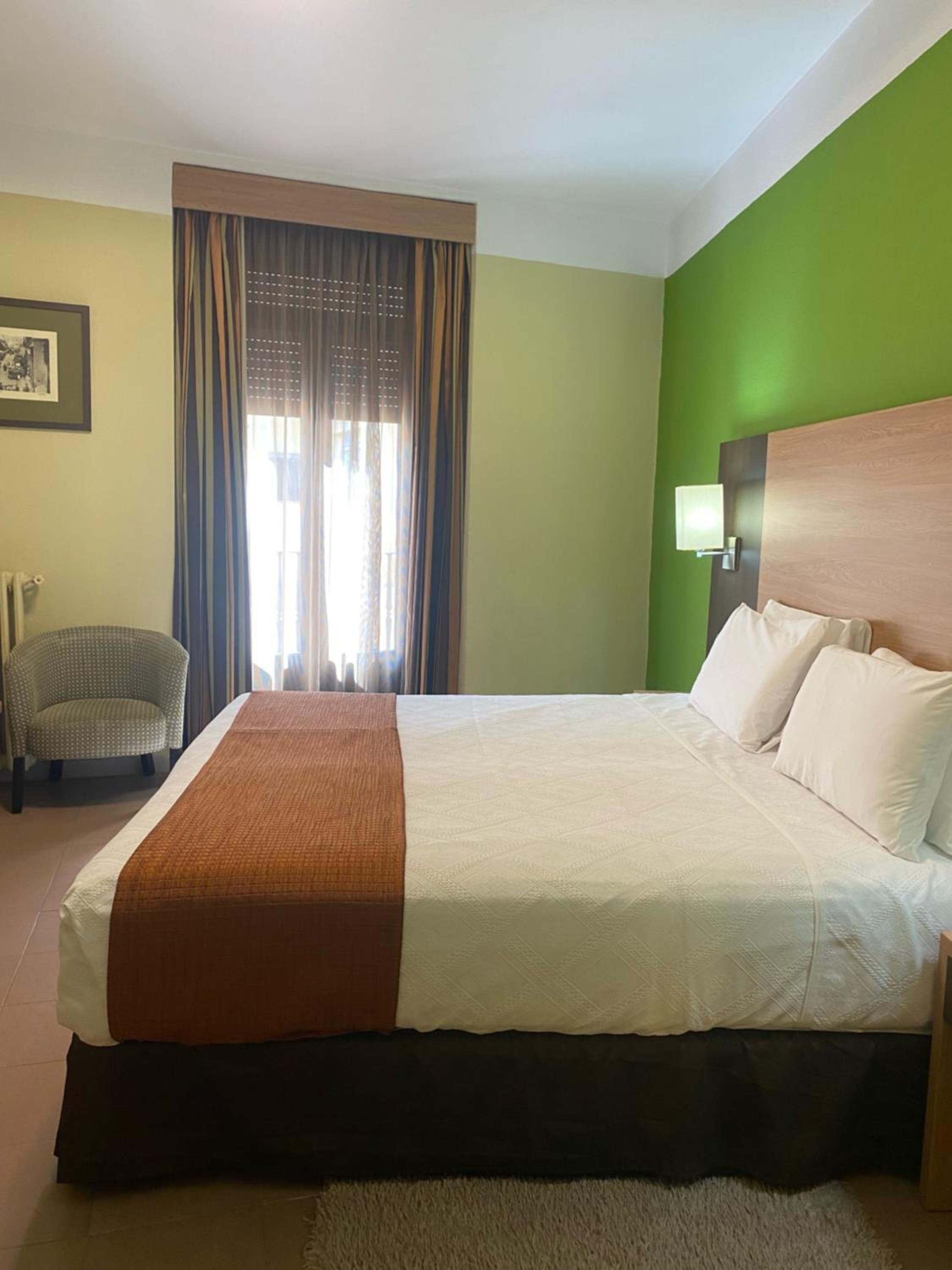 Double or Twin Room with Balcony - Photo 16