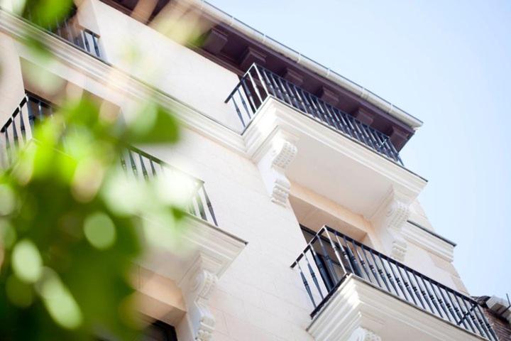 Double or Twin Room with Balcony - Photo 4
