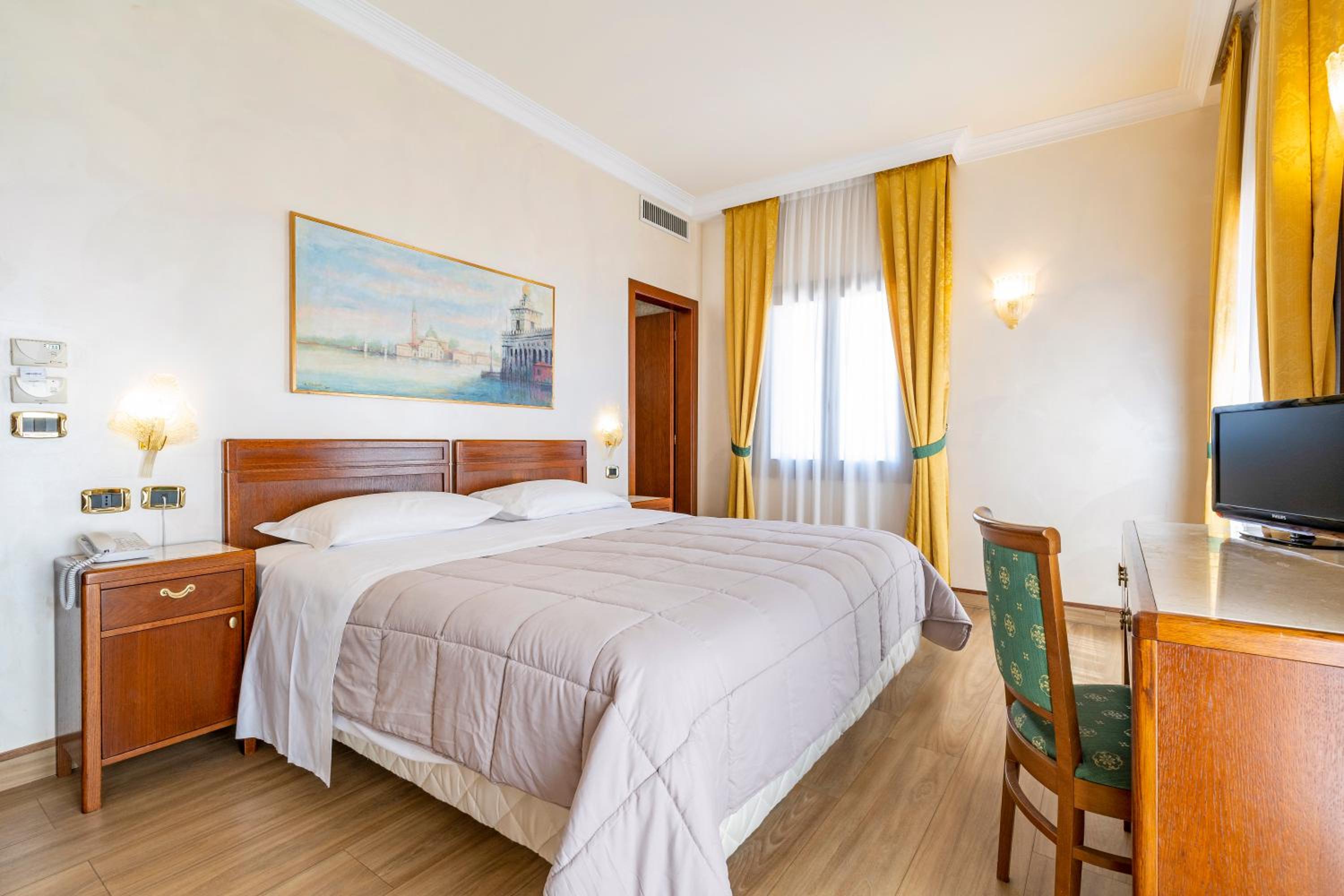 Double or Twin Room - Photo 1