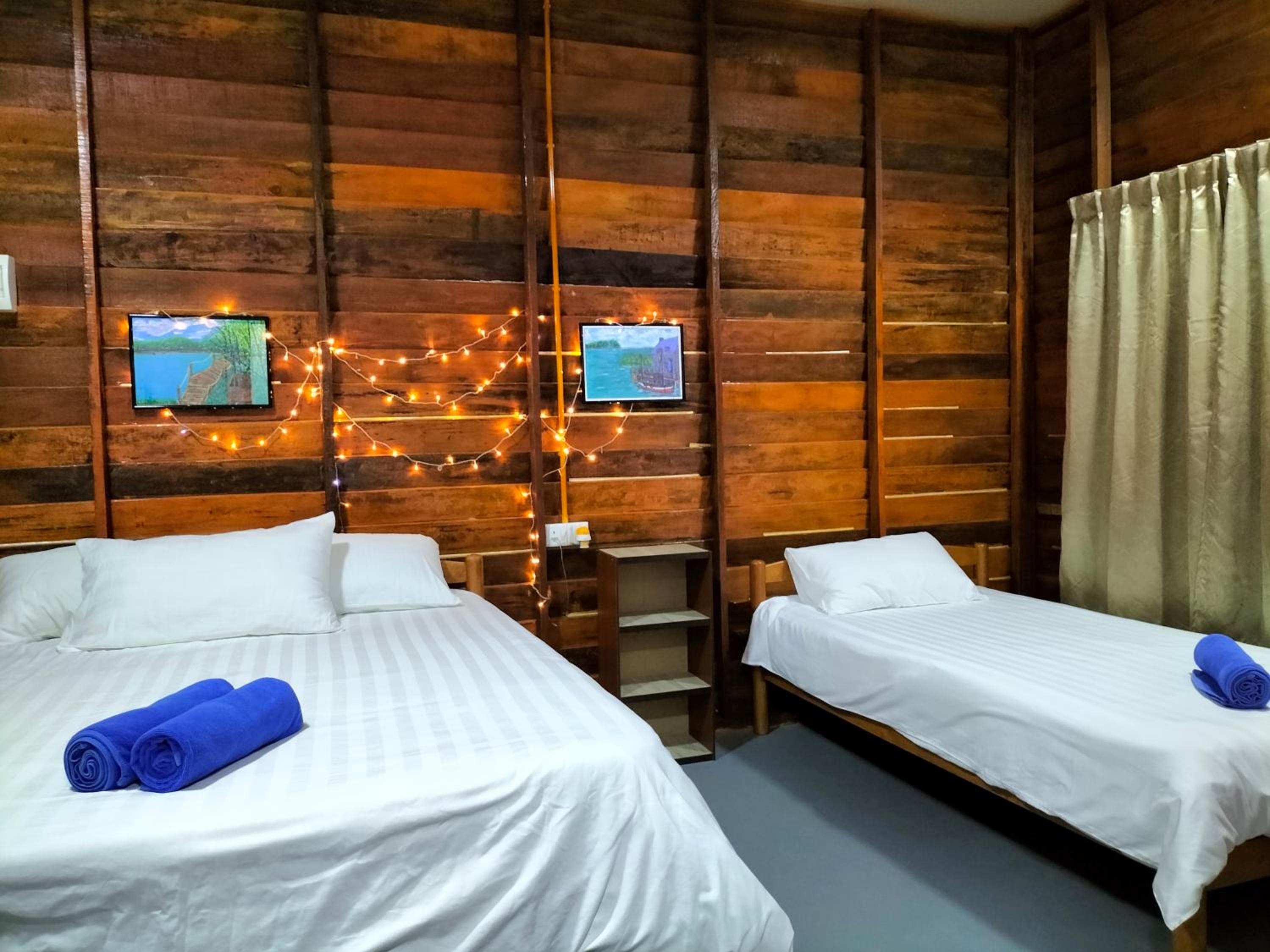 Twin Room with Pool View photo 3