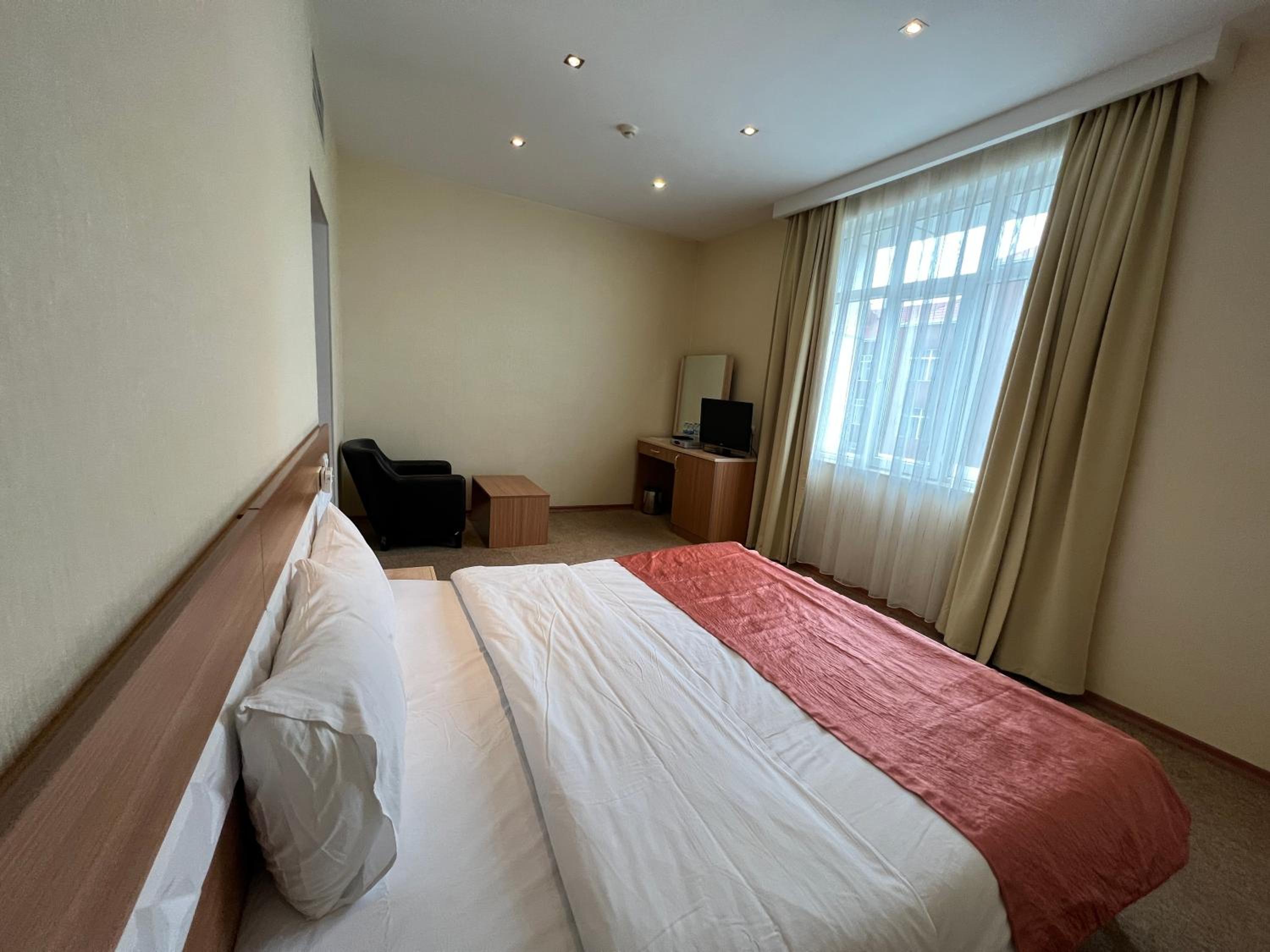 Standard Double or Twin Room photo 1