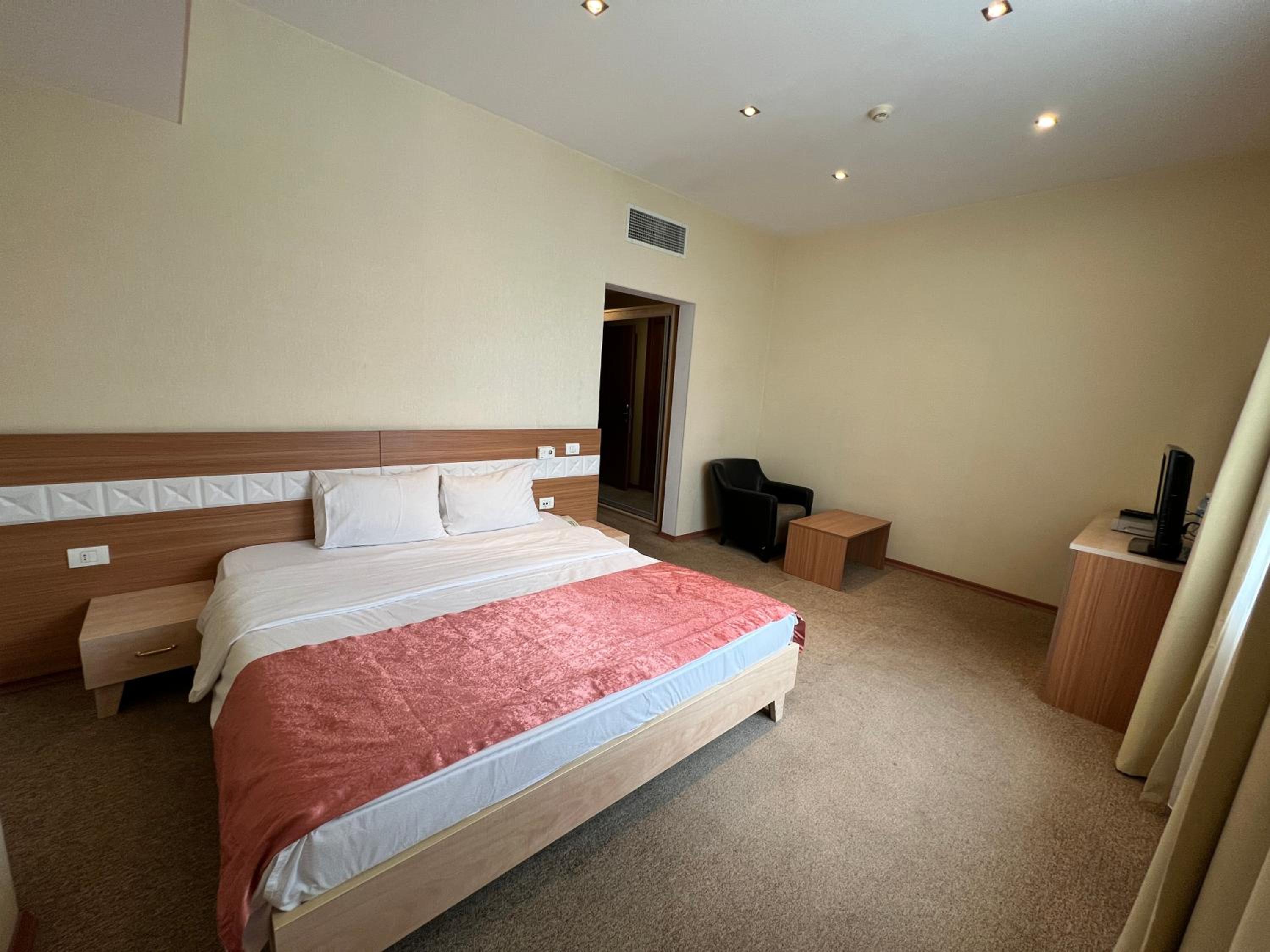 Standard Double or Twin Room photo 3